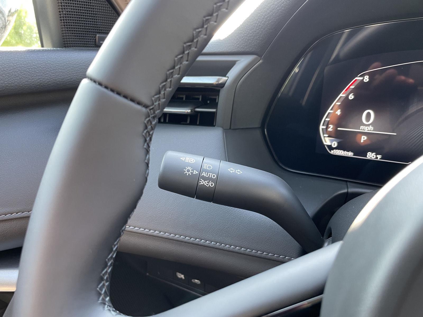 Vehicle photo 14