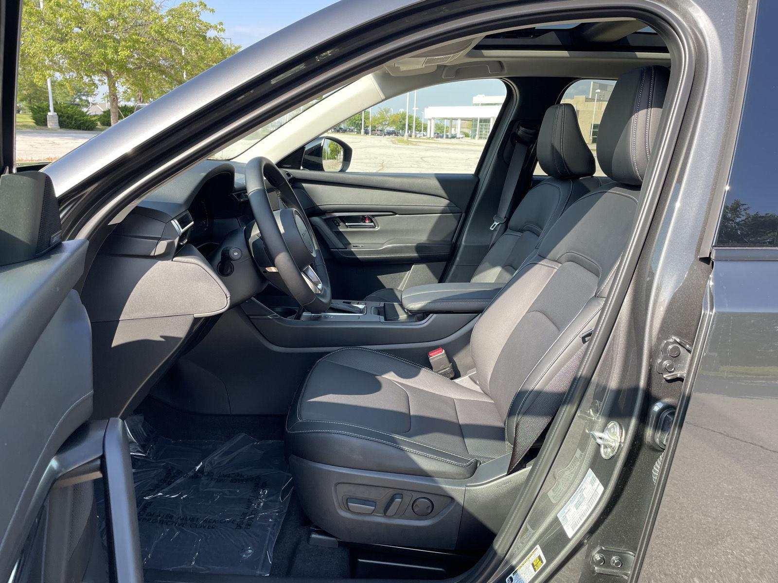 Vehicle photo 15