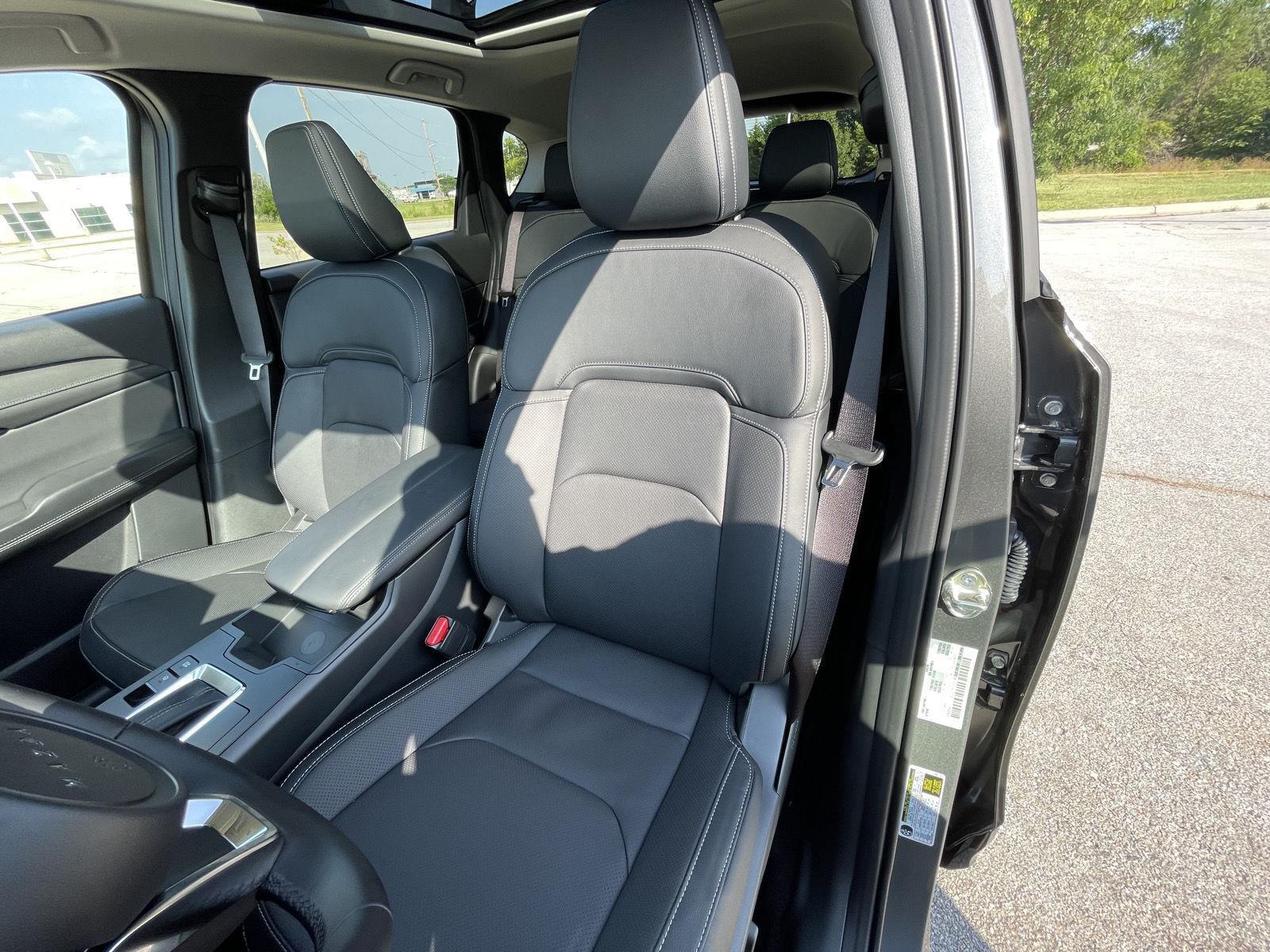 Vehicle photo 16