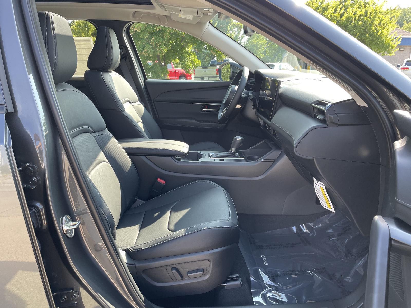 Vehicle photo 17