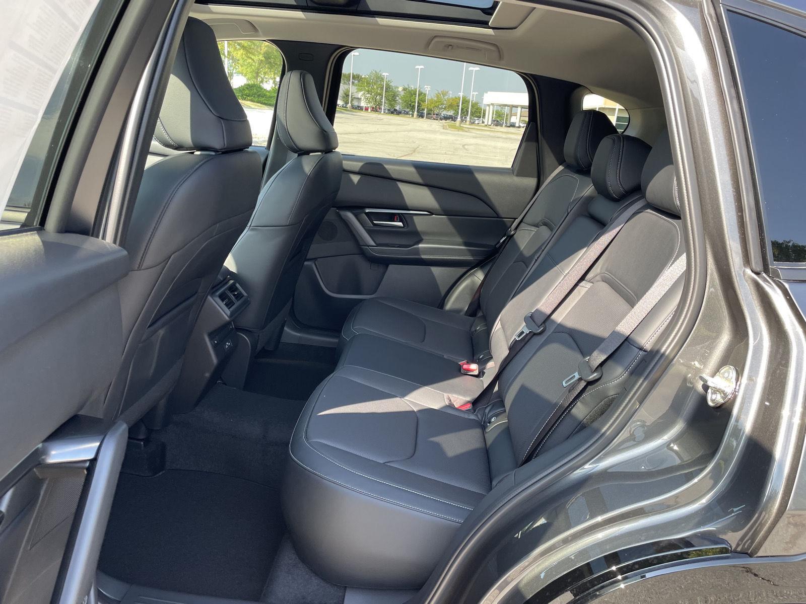 Vehicle photo 18