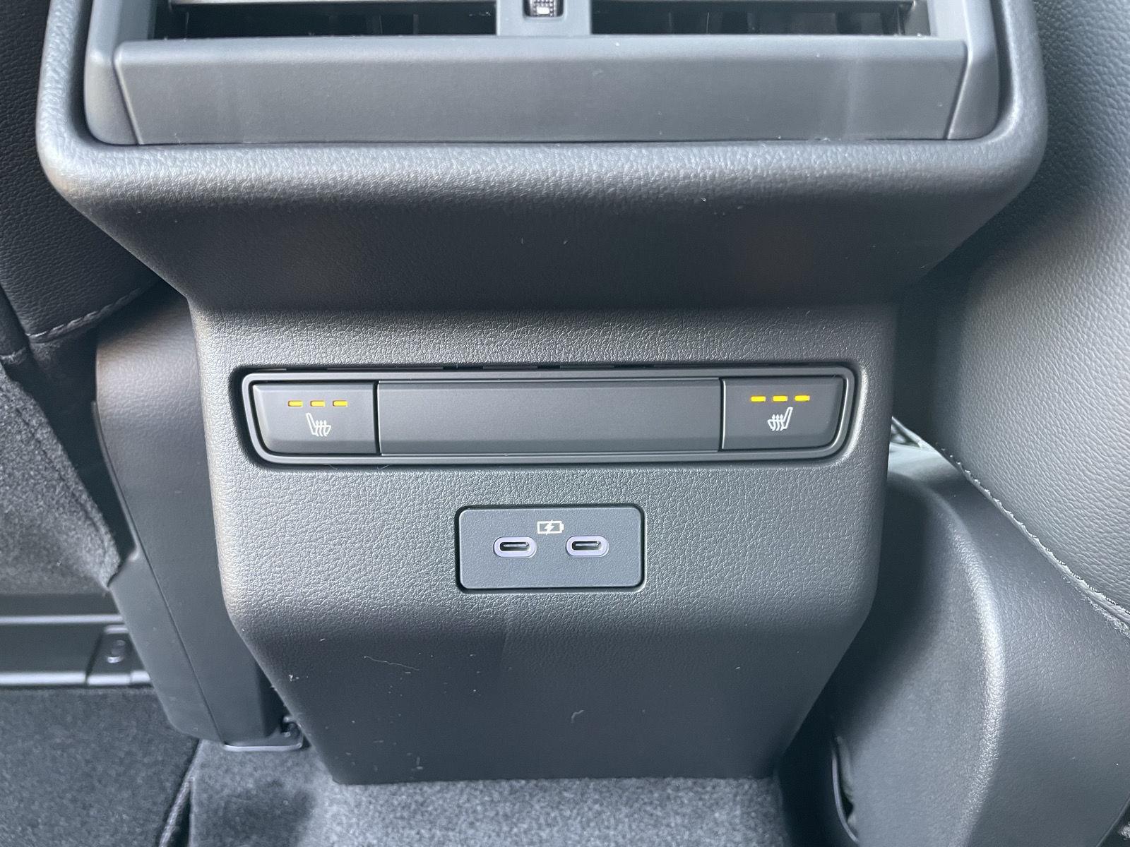 Vehicle photo 19