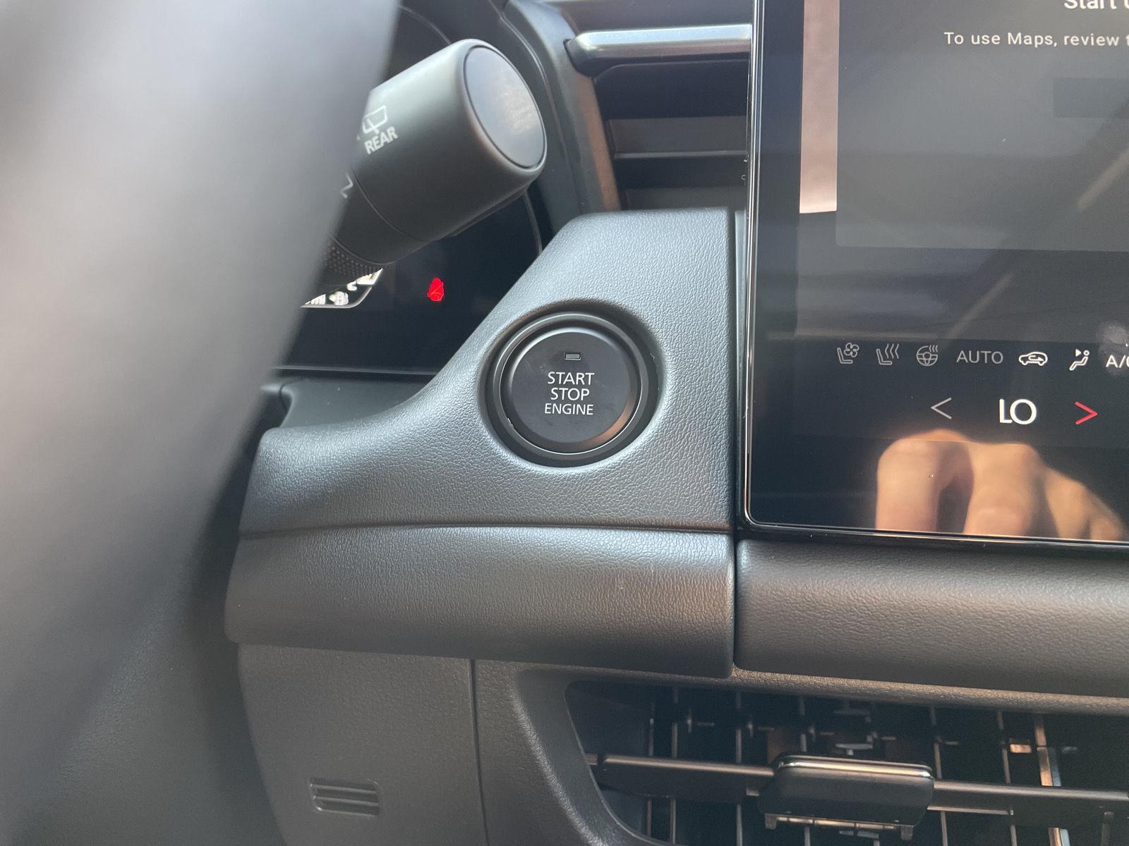 Vehicle photo 24