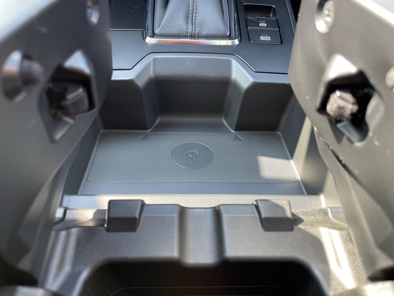 Vehicle photo 28