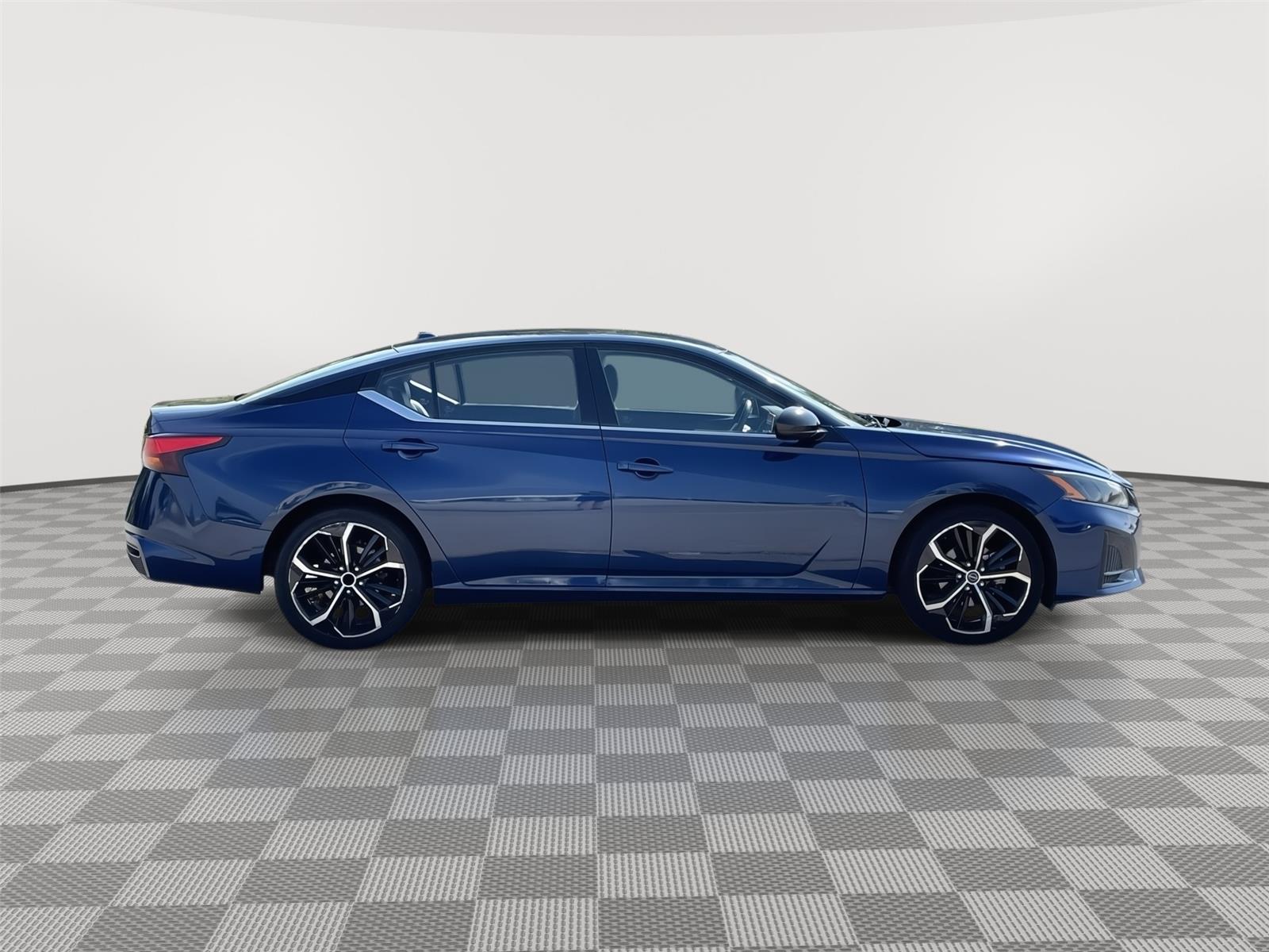Vehicle photo 6