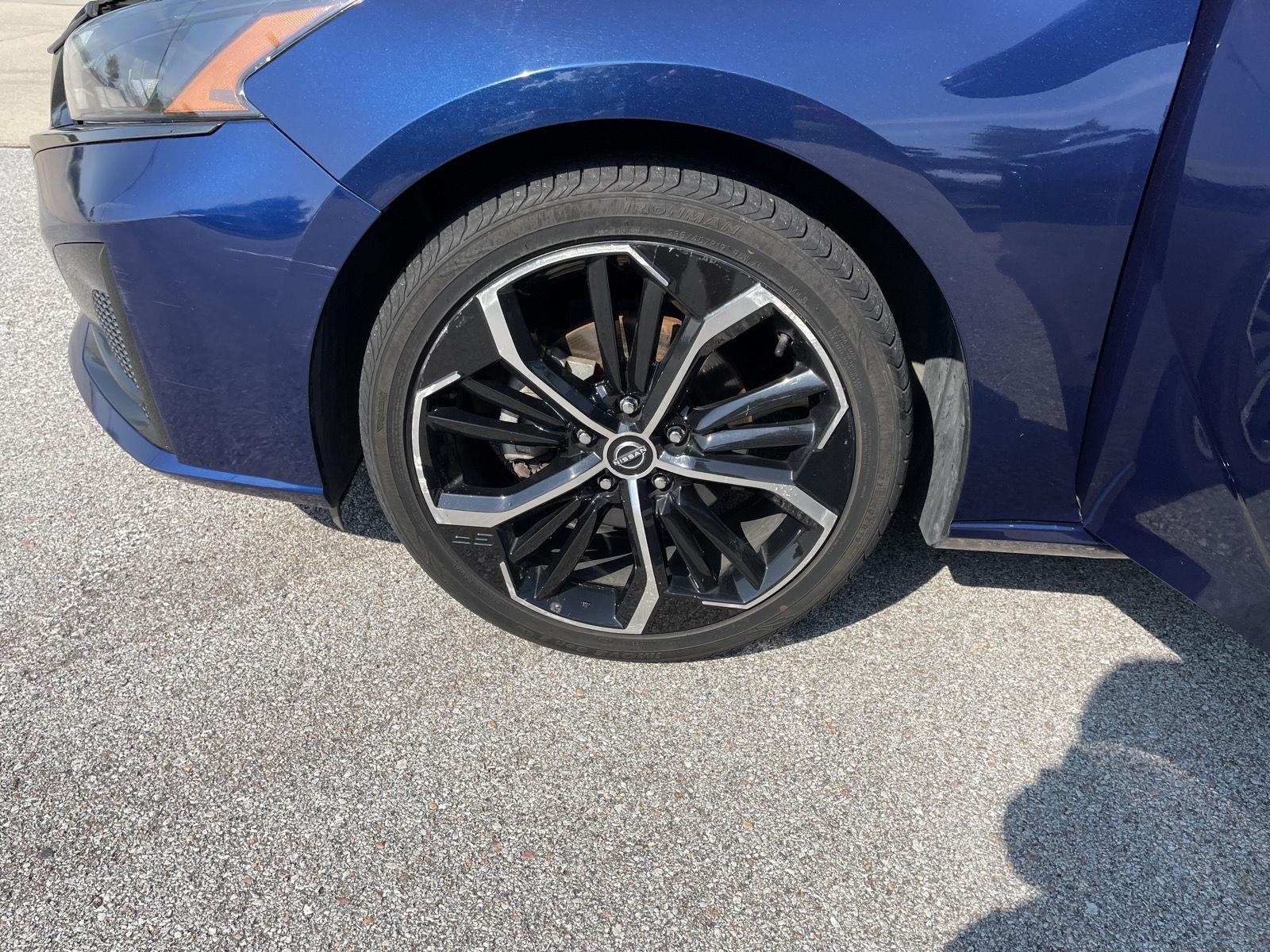 Vehicle photo 10