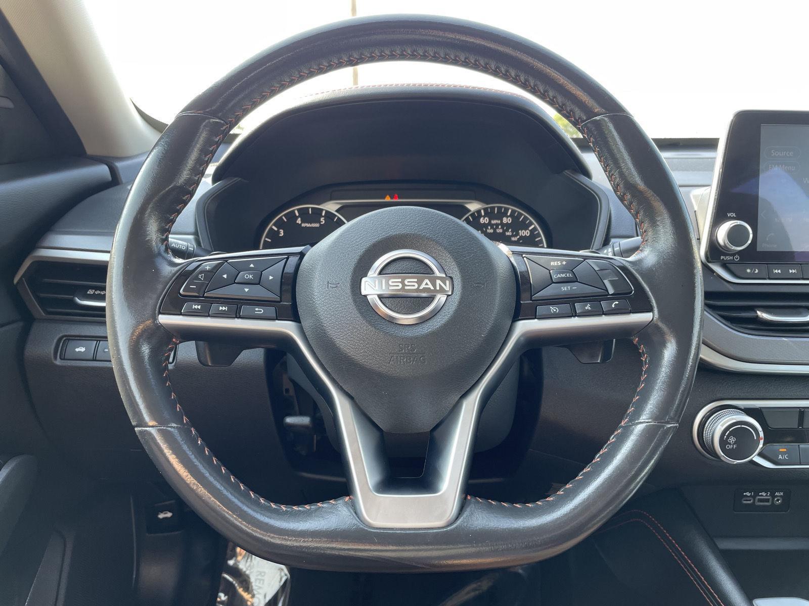Vehicle photo 12