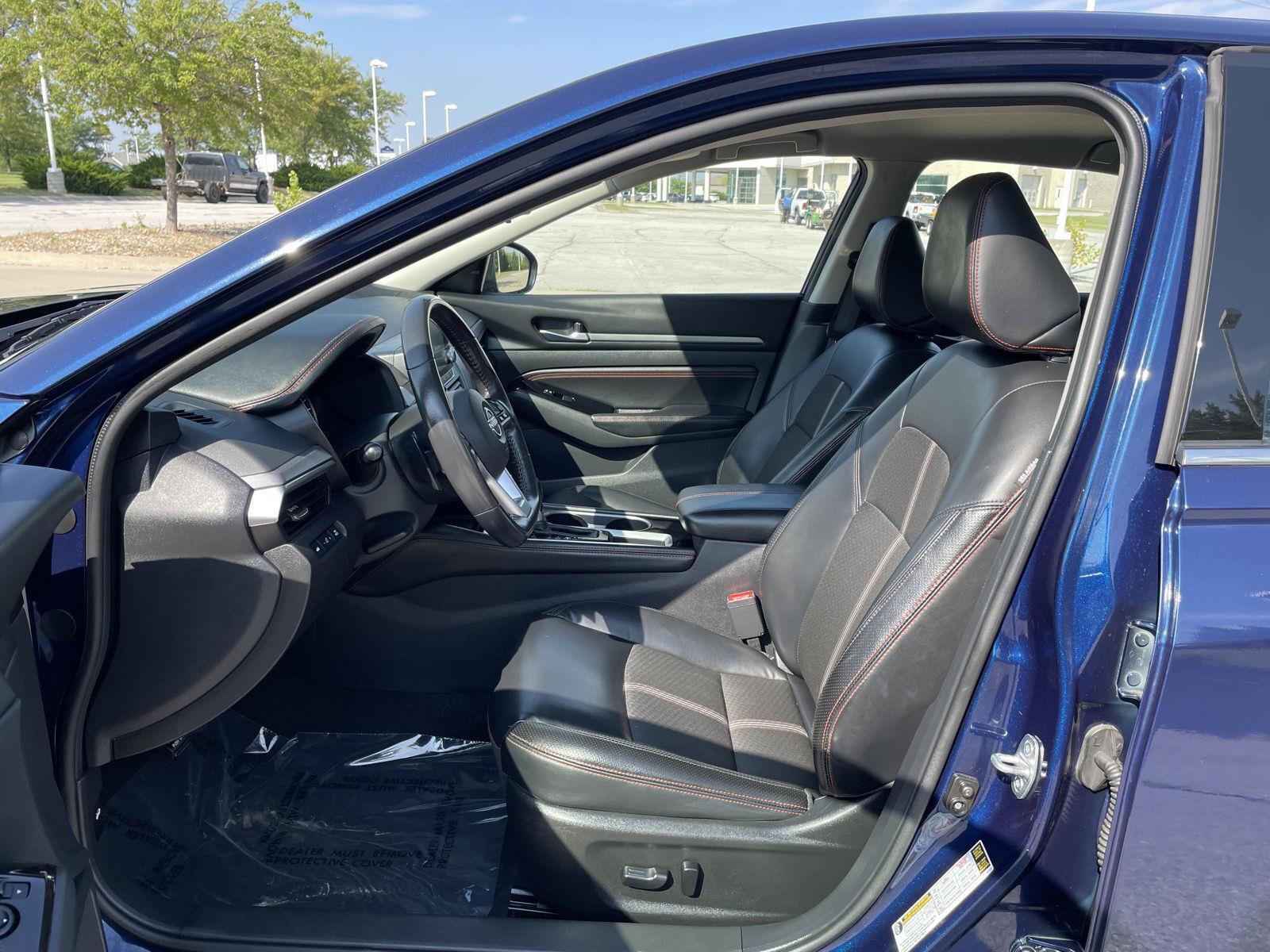 Vehicle photo 17
