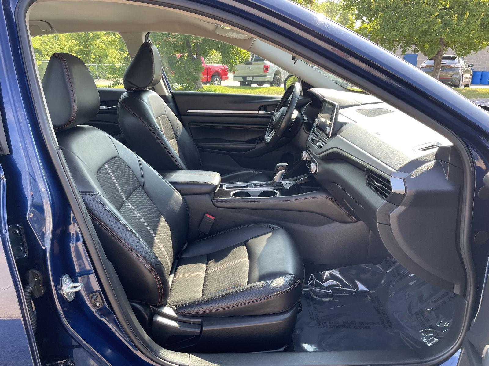 Vehicle photo 19