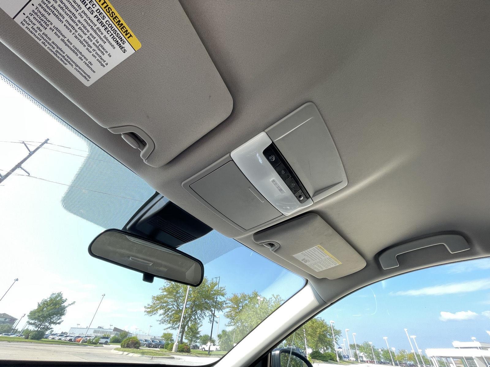 Vehicle photo 21