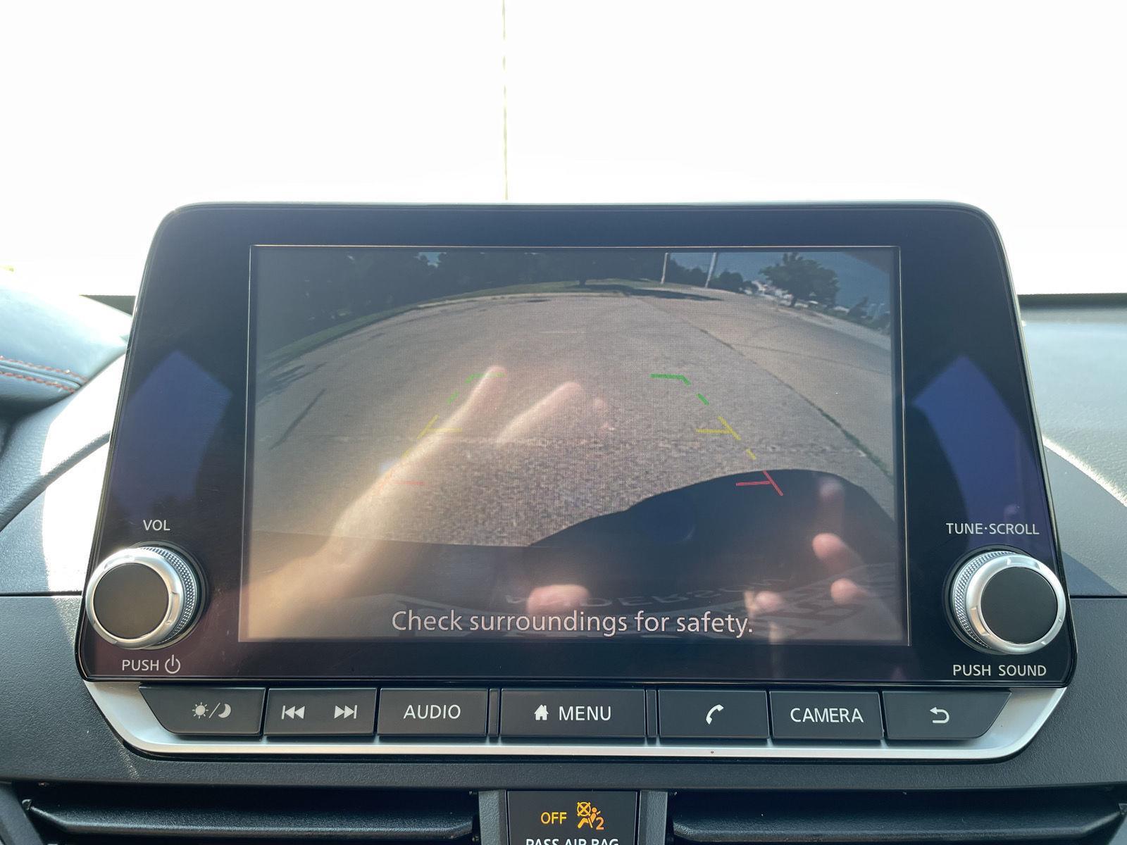 Vehicle photo 23