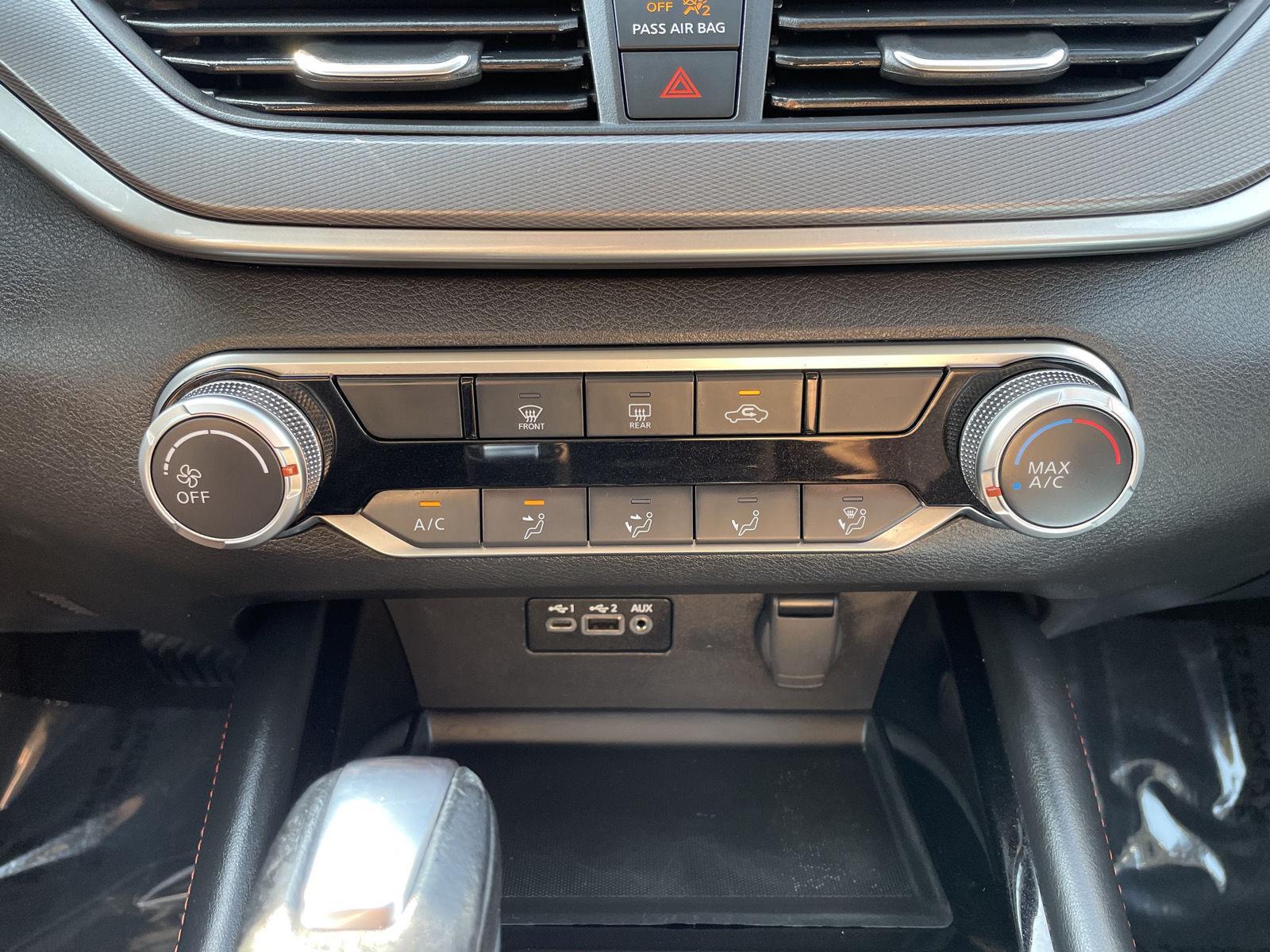 Vehicle photo 26
