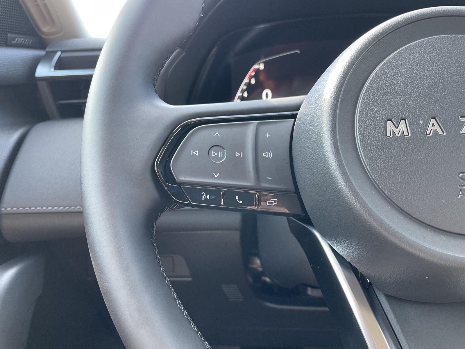 Vehicle photo 12
