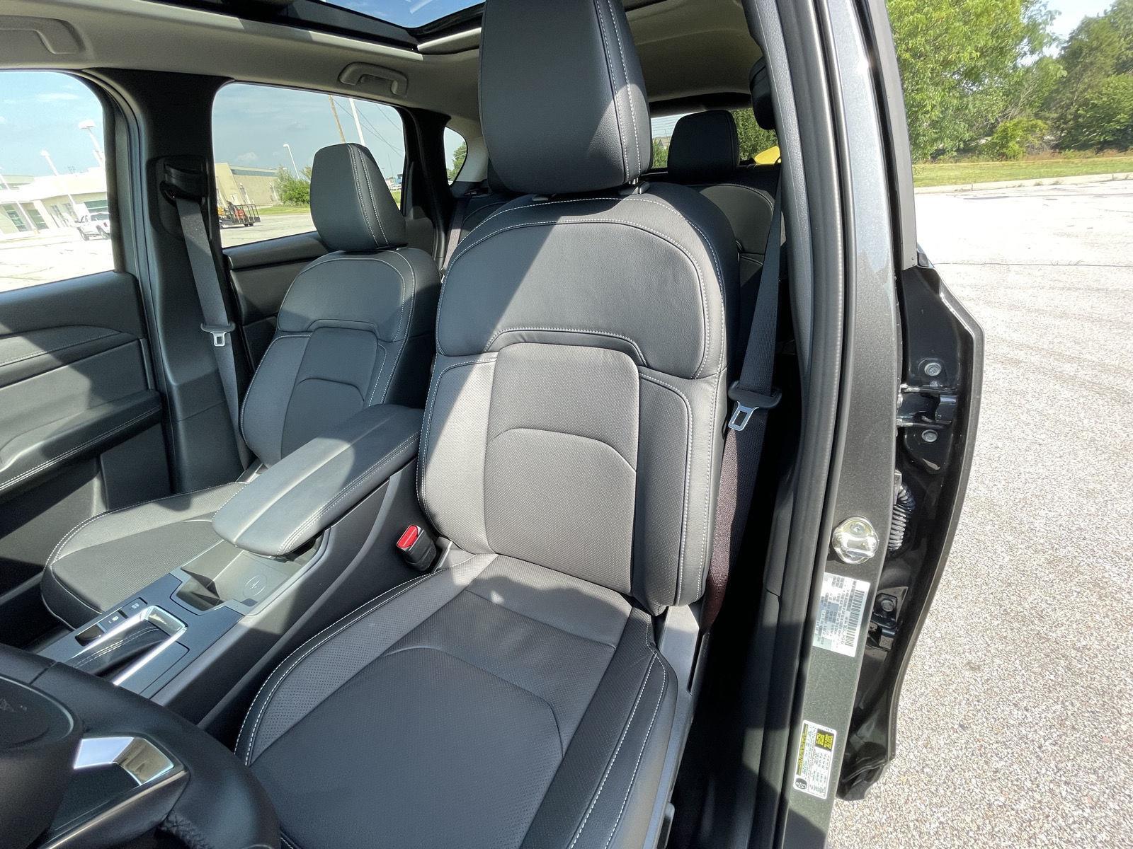 Vehicle photo 17