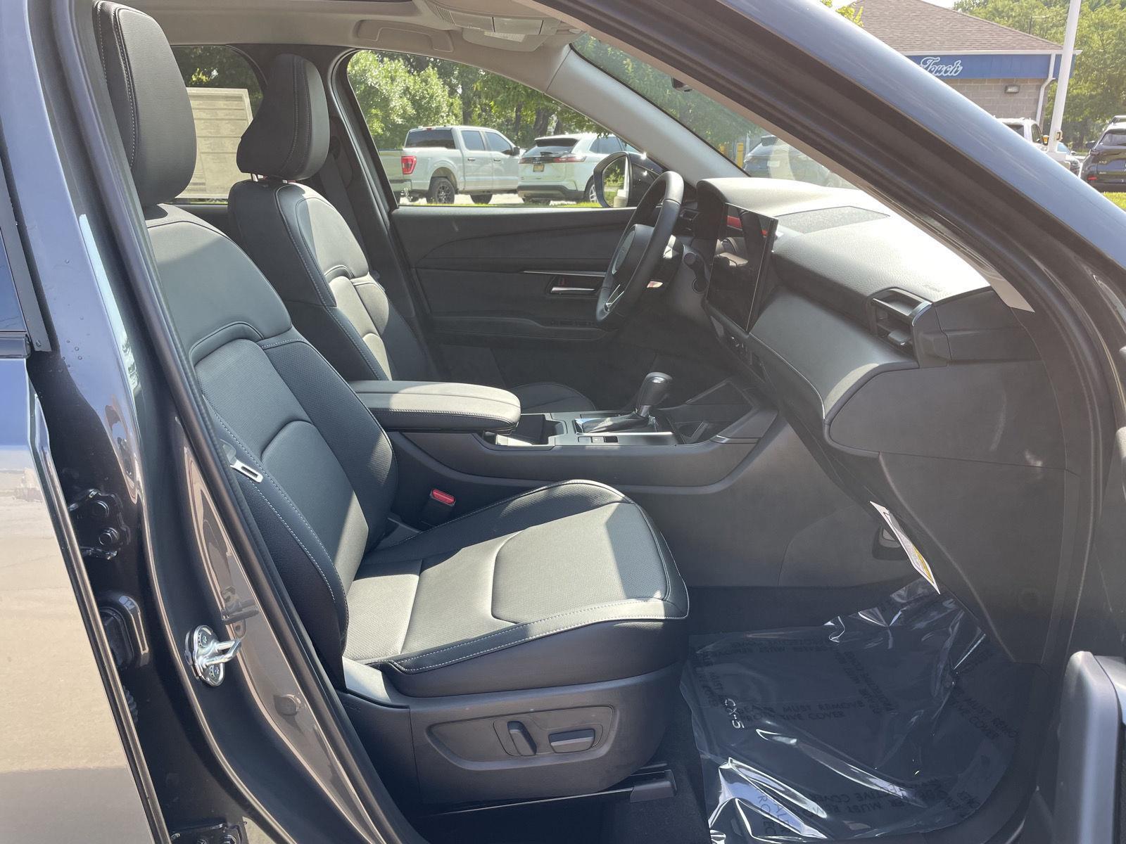Vehicle photo 18