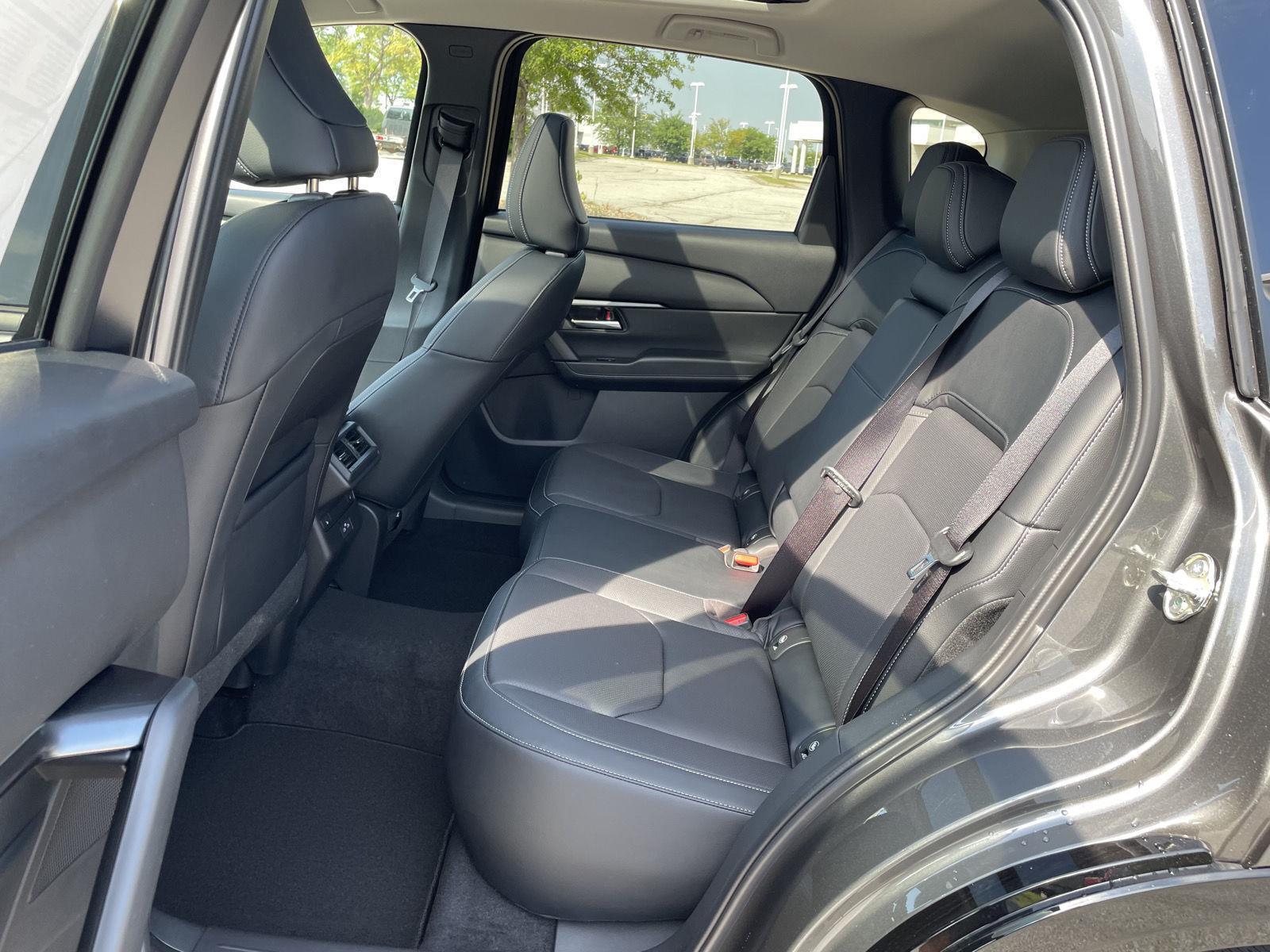 Vehicle photo 19
