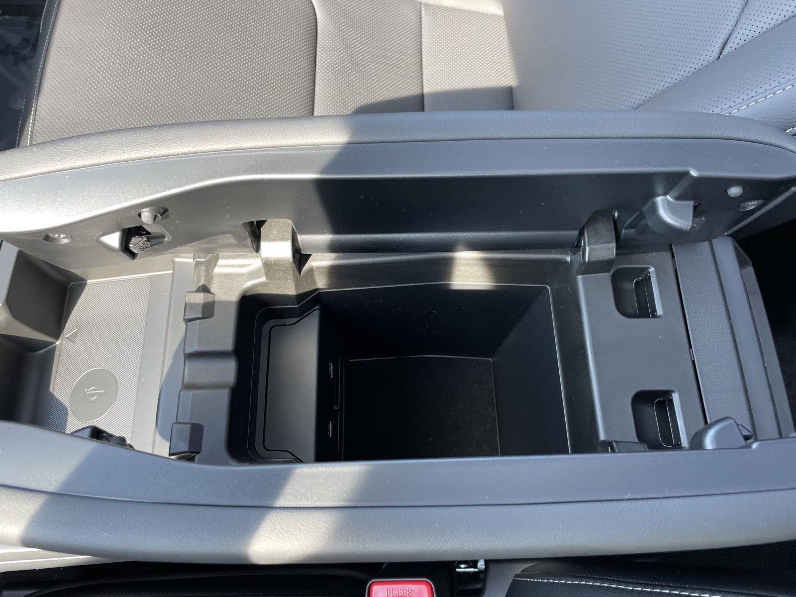 Vehicle photo 30