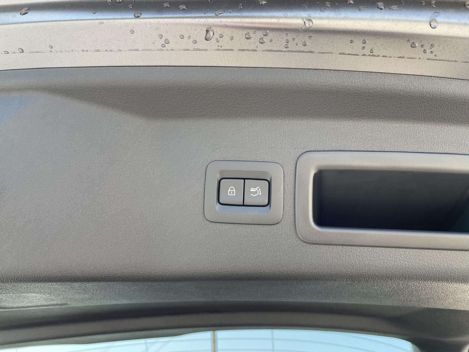 Vehicle photo 35