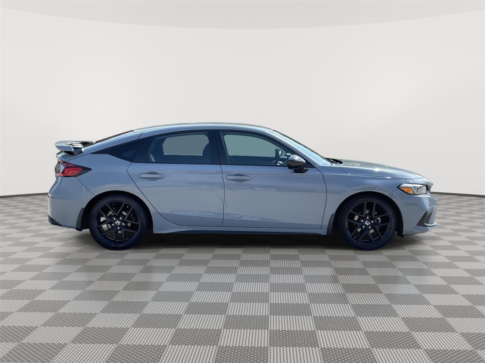 Vehicle photo 6