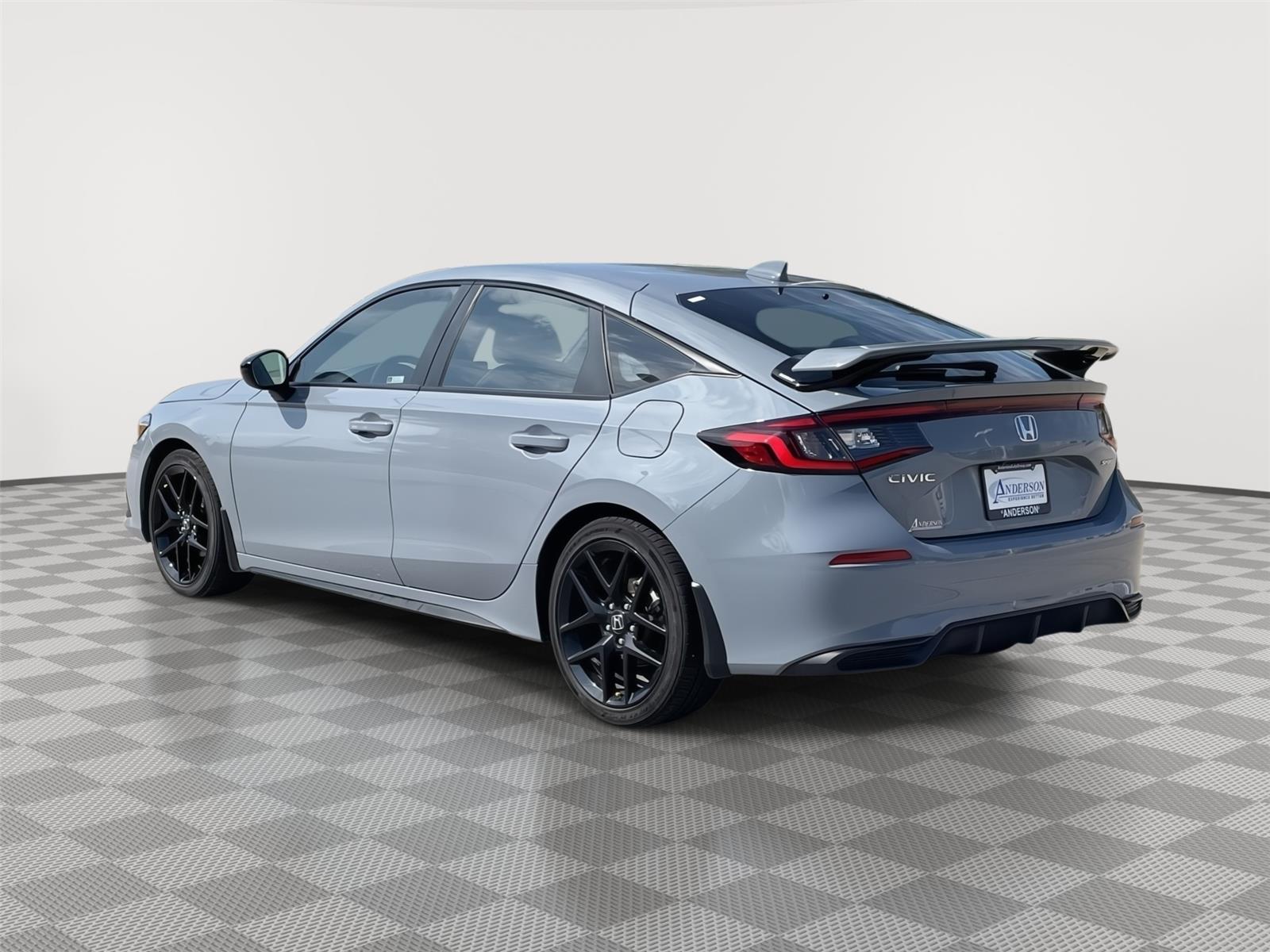 Vehicle photo 9