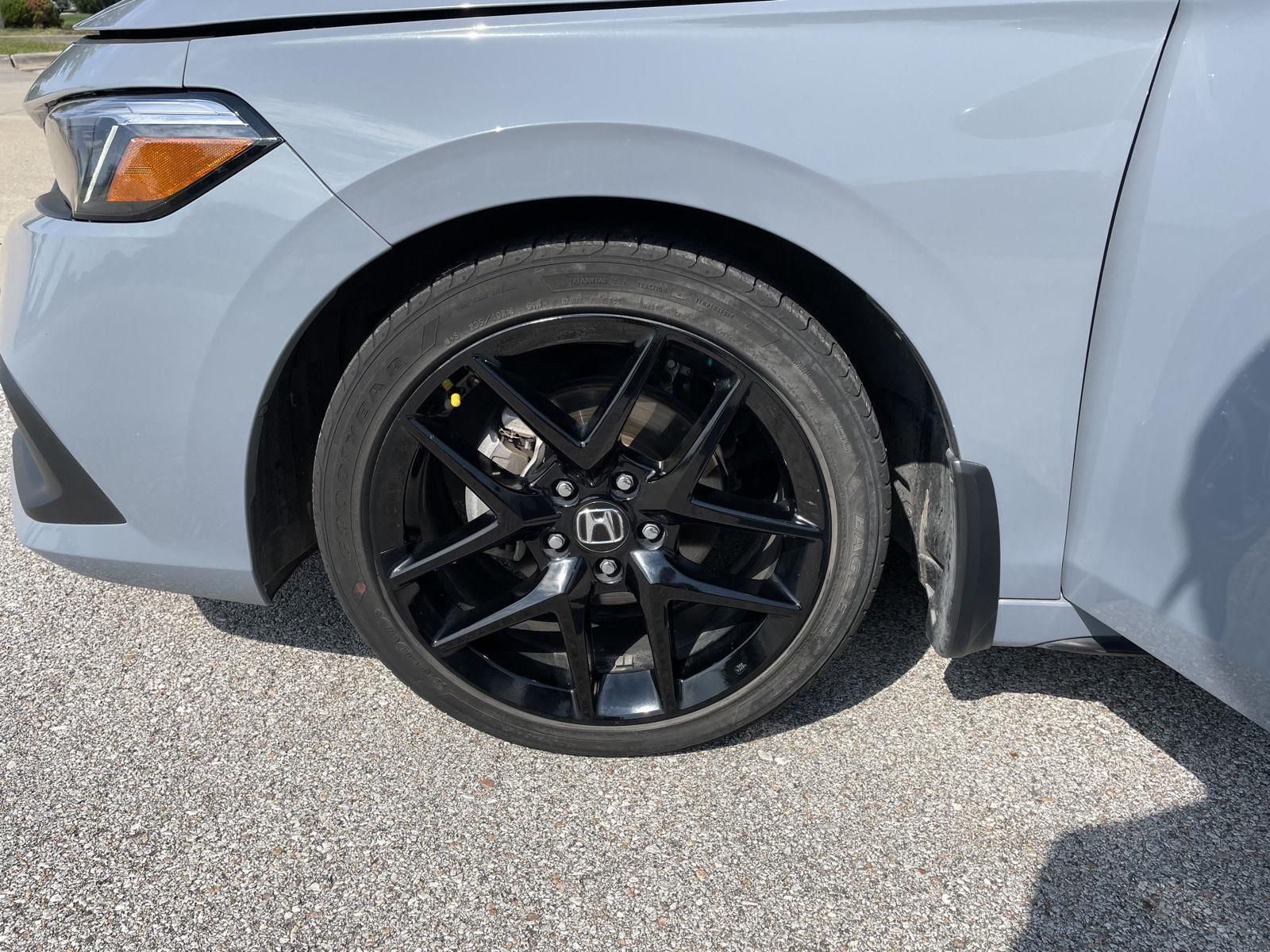 Vehicle photo 10