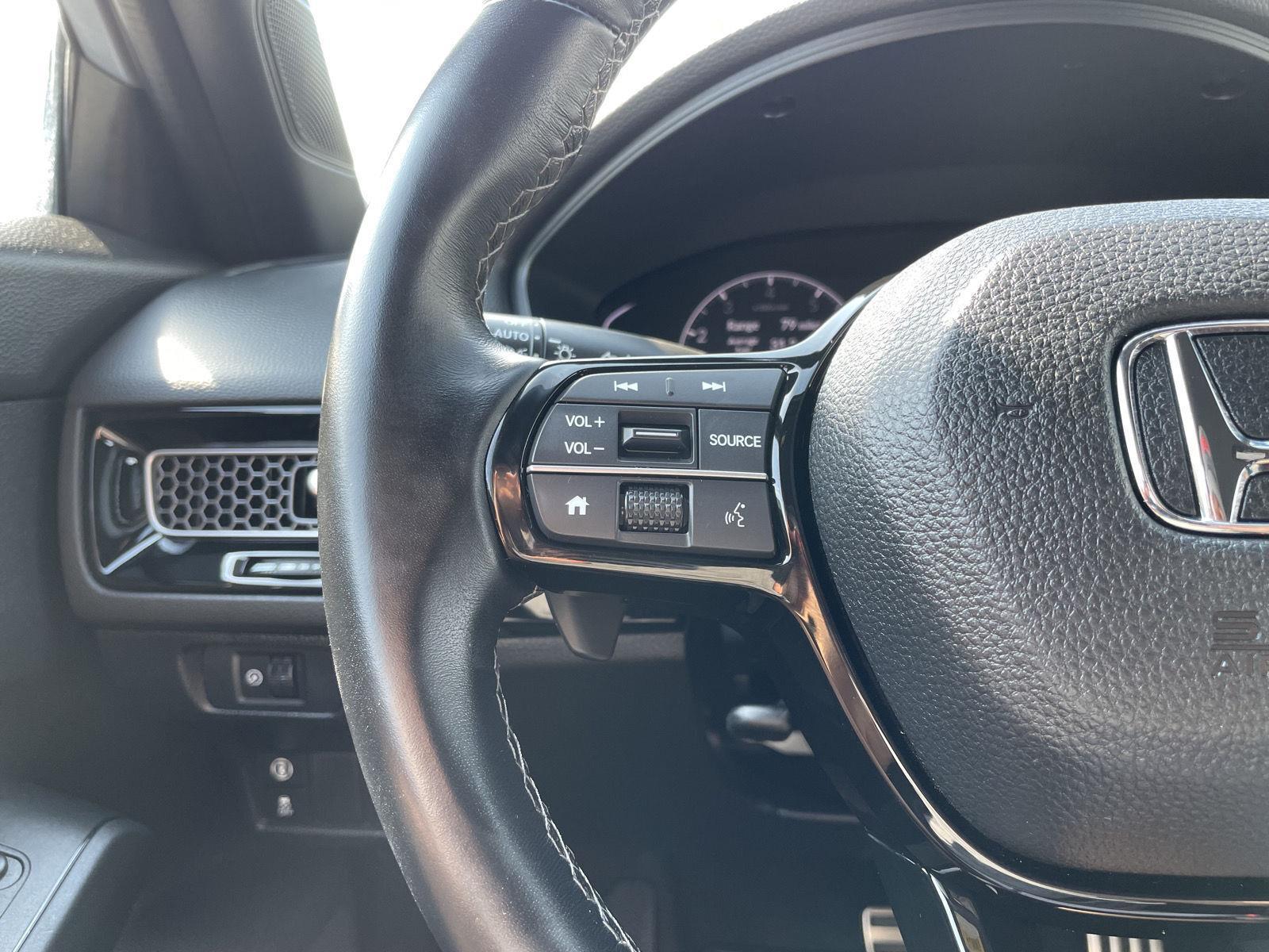 Vehicle photo 13