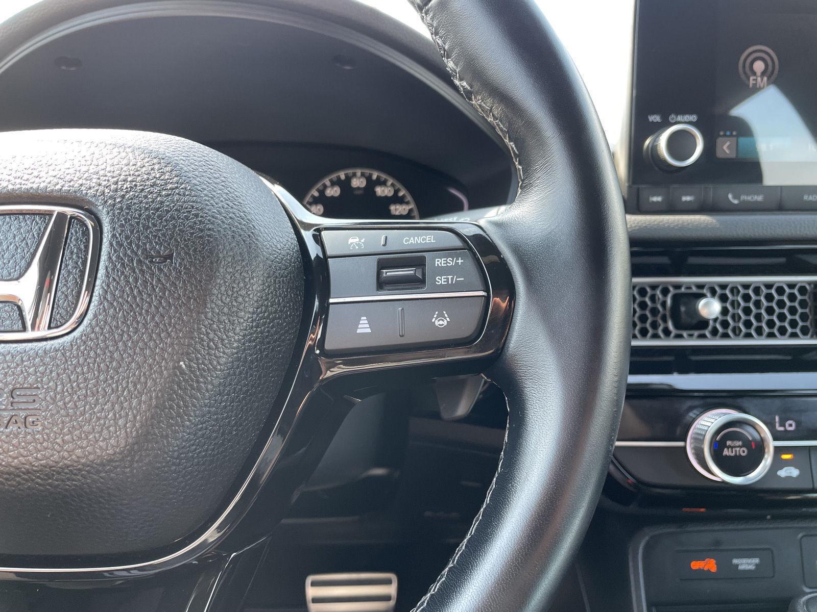 Vehicle photo 14