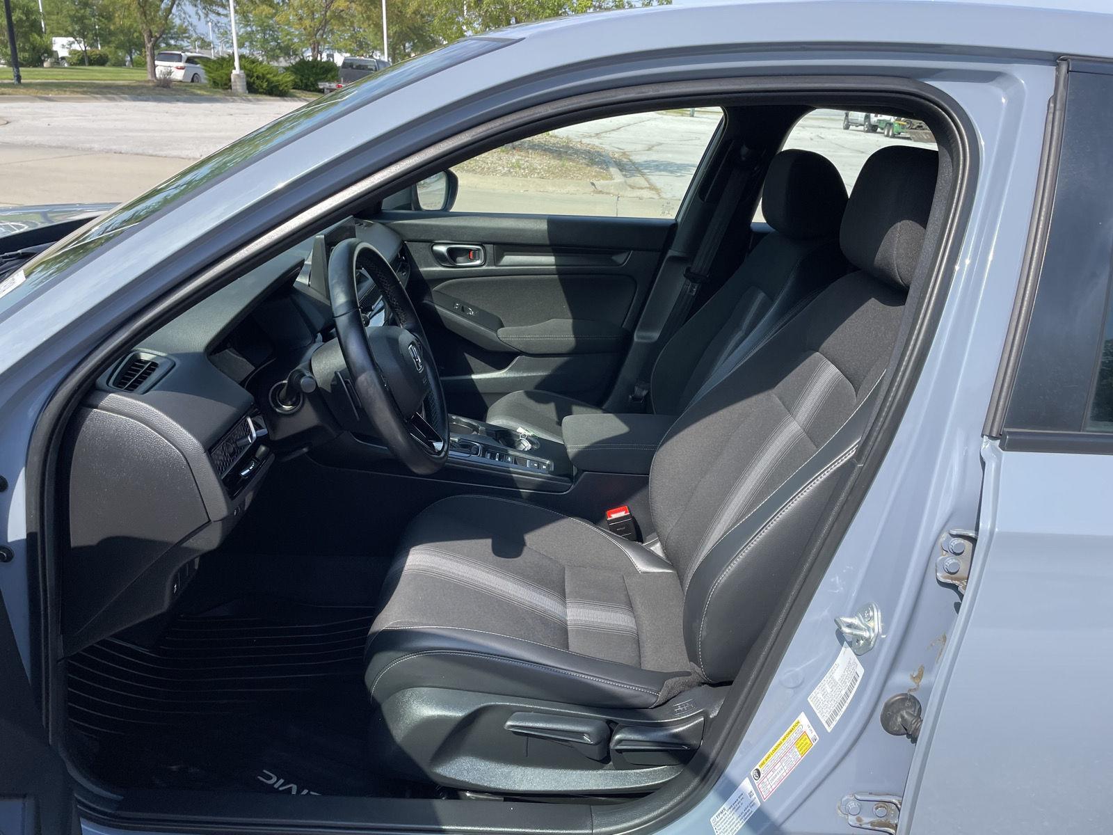 Vehicle photo 17