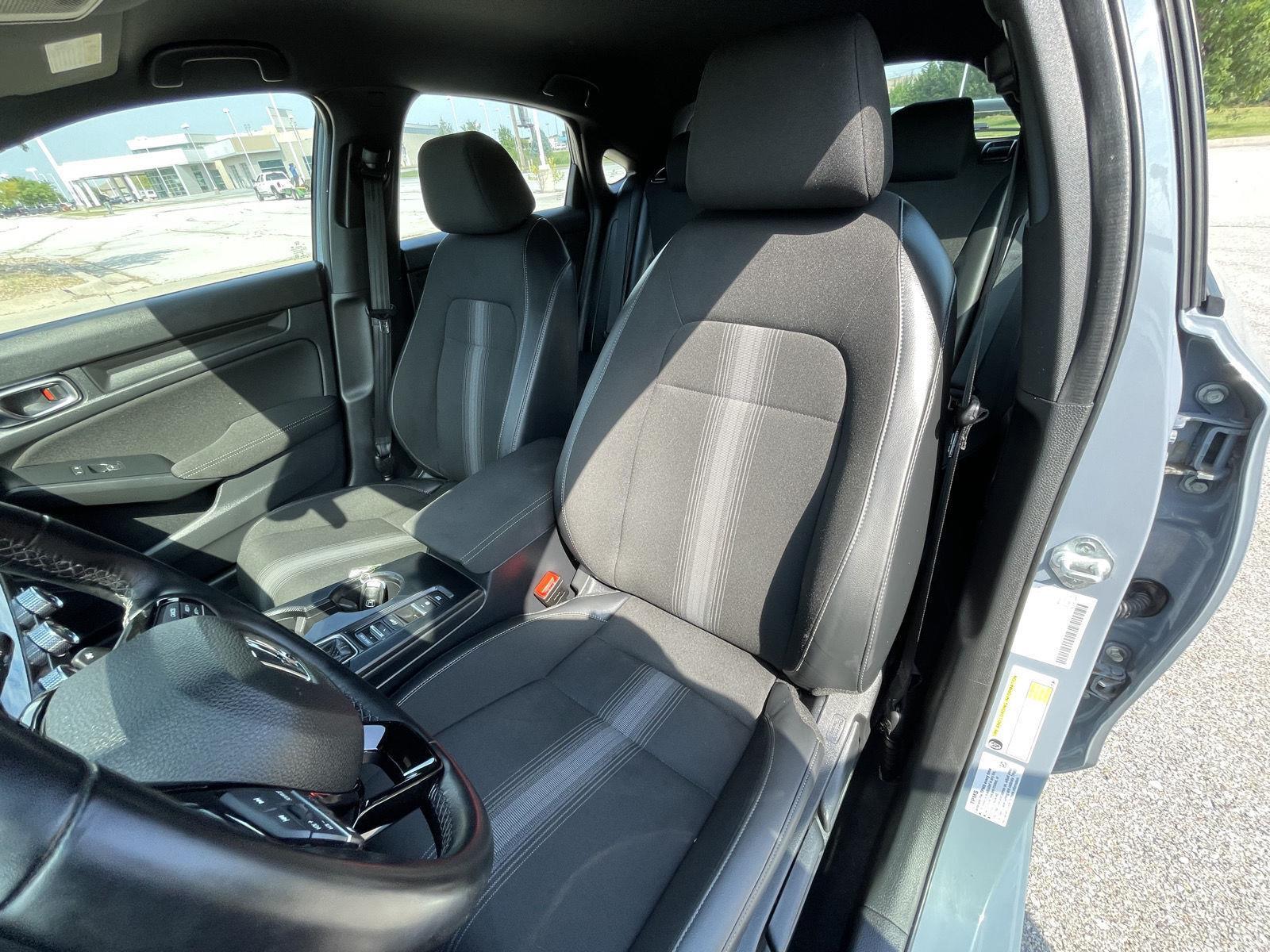 Vehicle photo 18