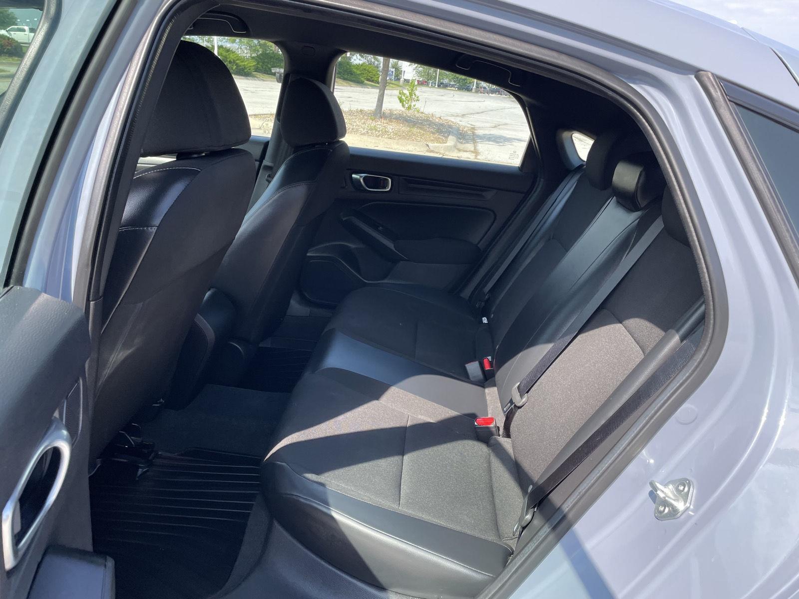 Vehicle photo 20