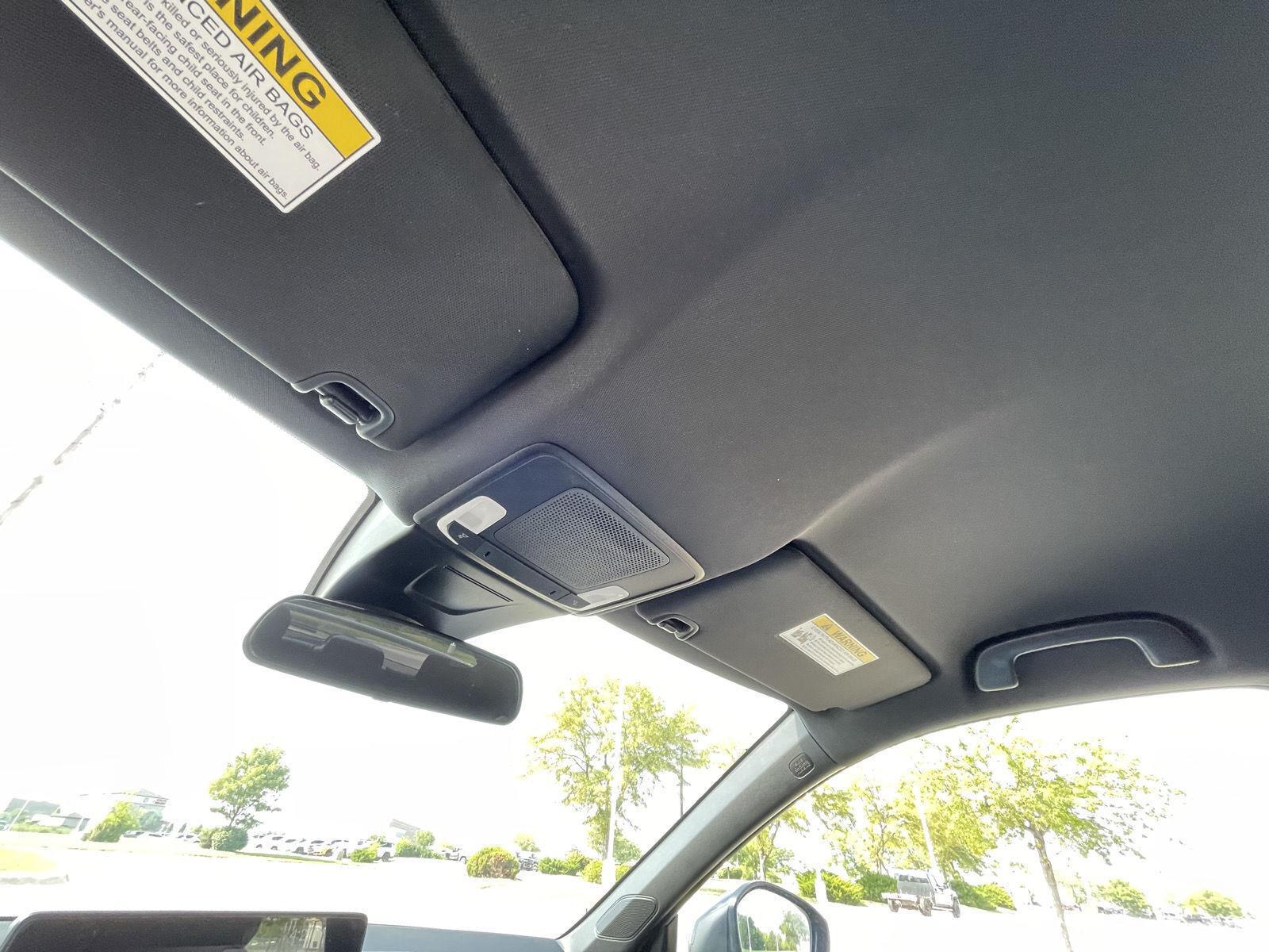 Vehicle photo 21