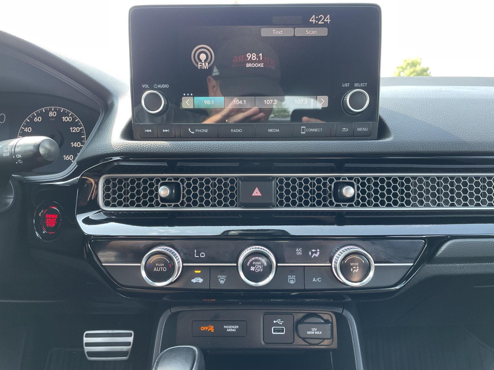 Vehicle photo 22