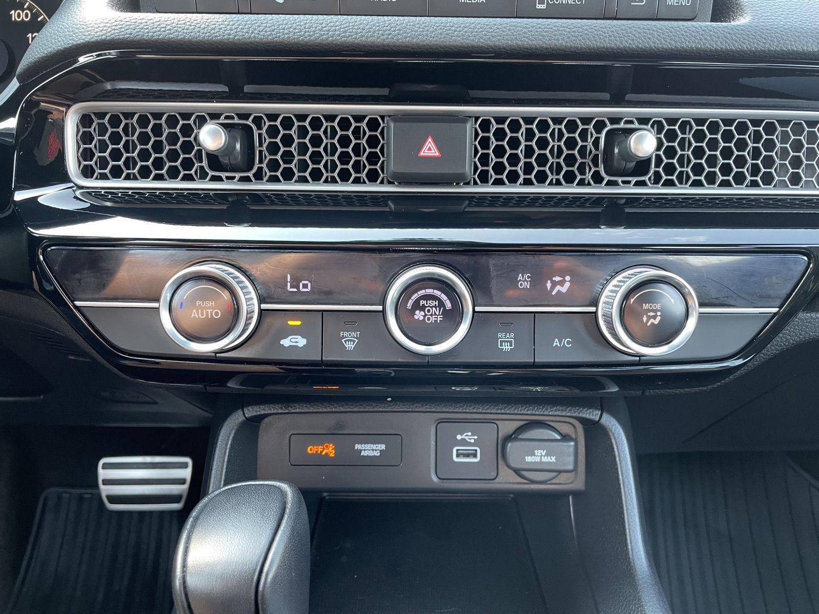 Vehicle photo 25