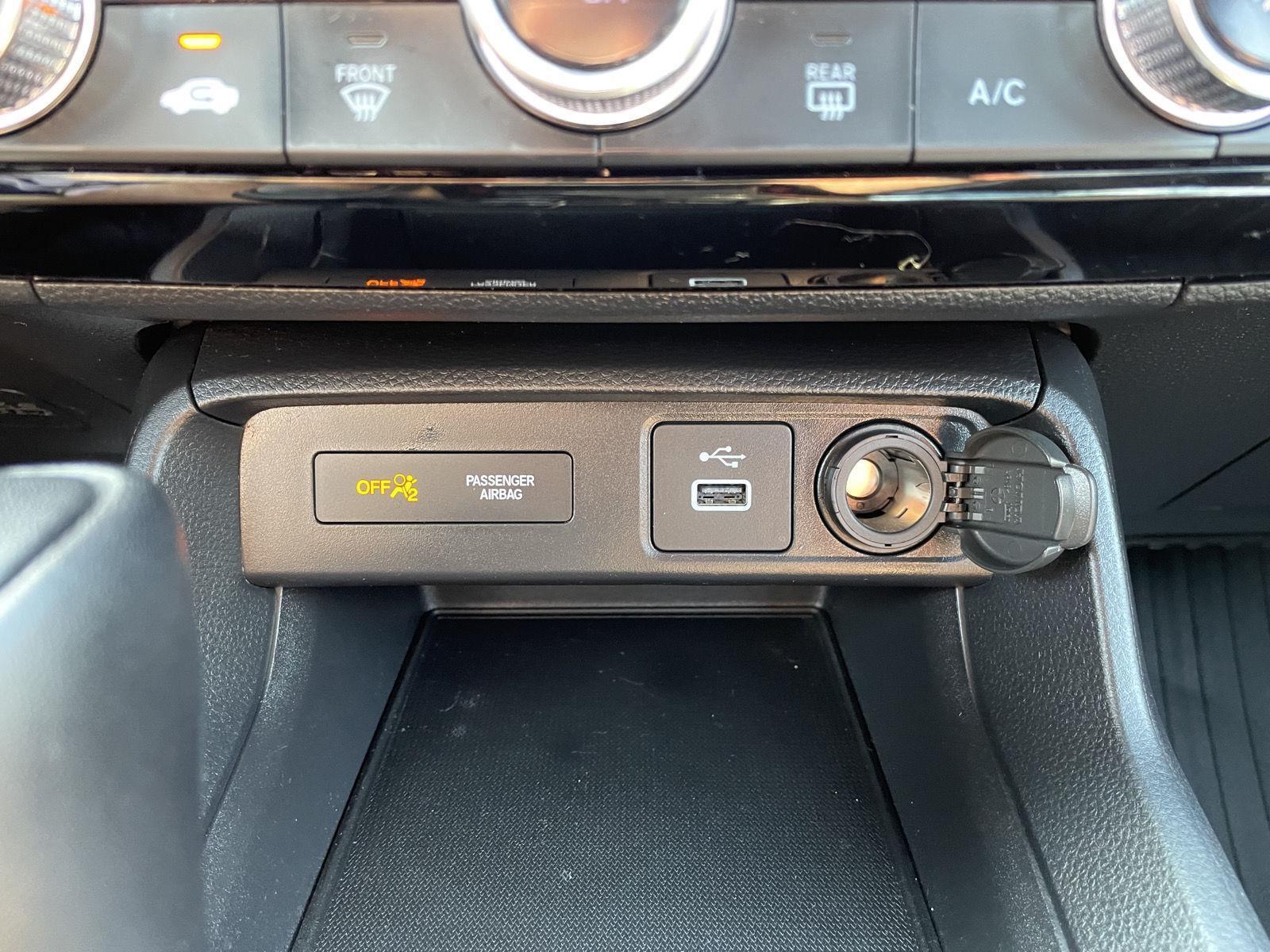 Vehicle photo 26