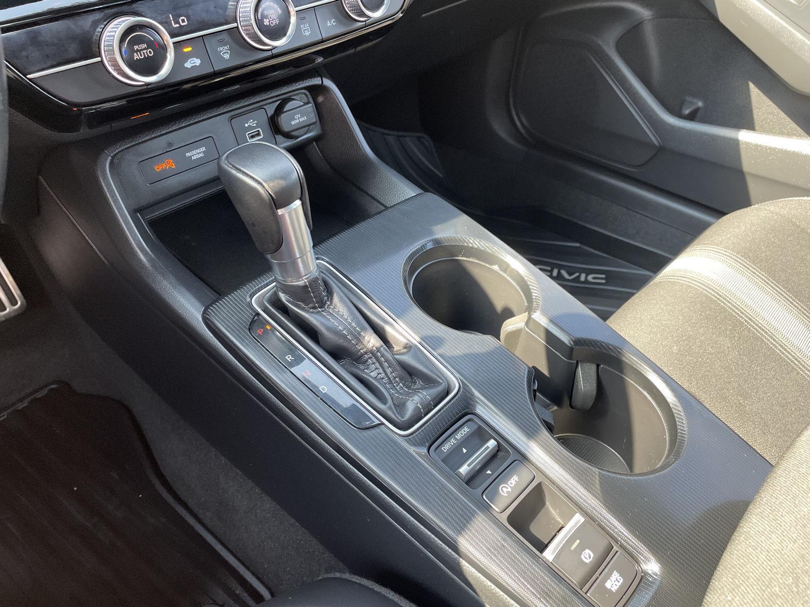 Vehicle photo 28