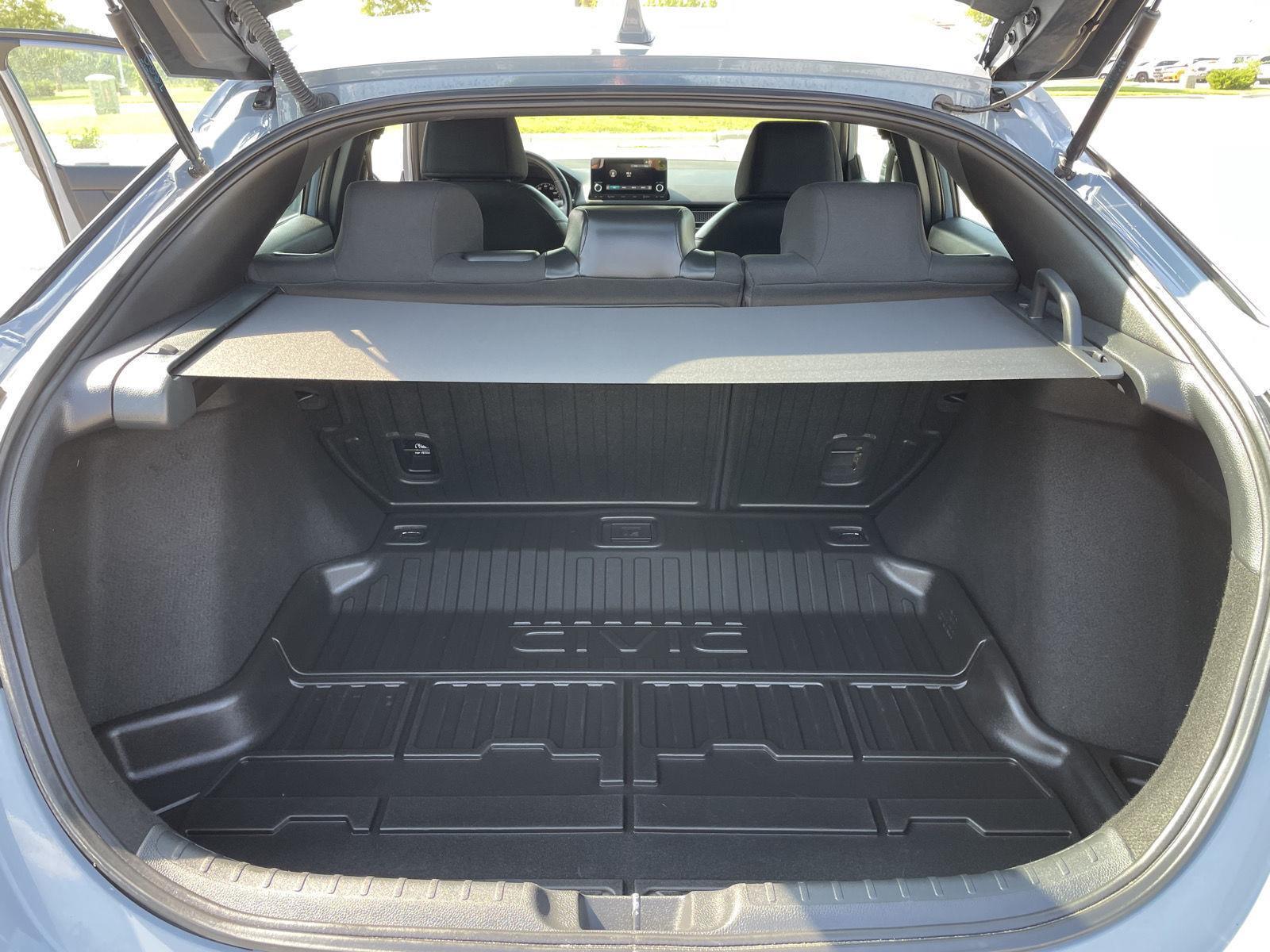 Vehicle photo 33