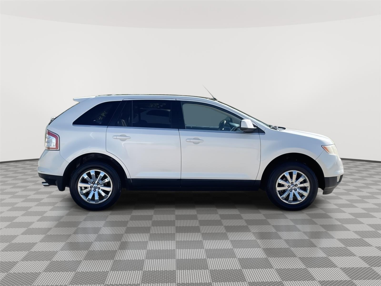 Vehicle photo 6