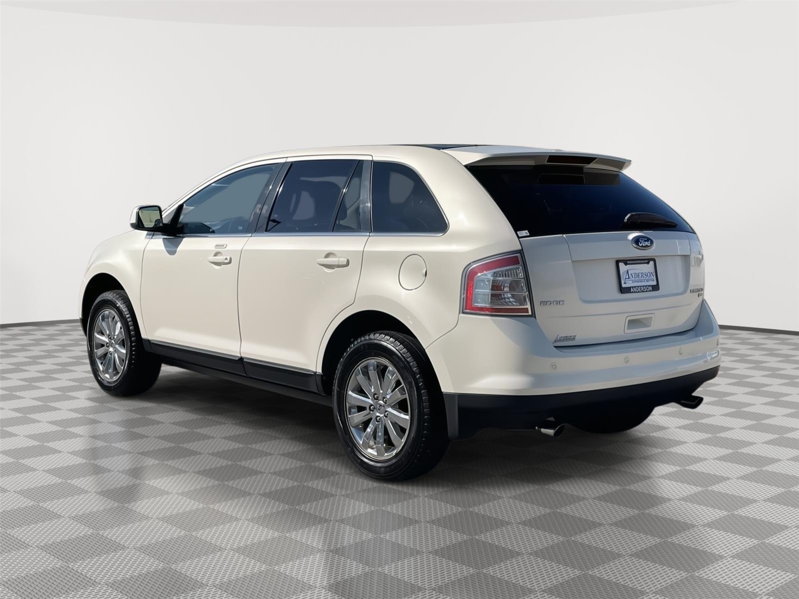 Vehicle photo 9