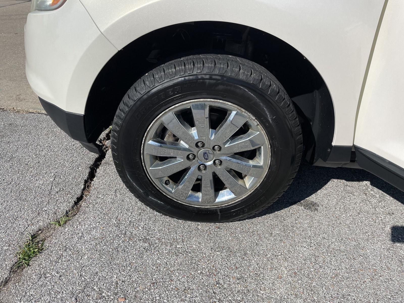 Vehicle photo 10