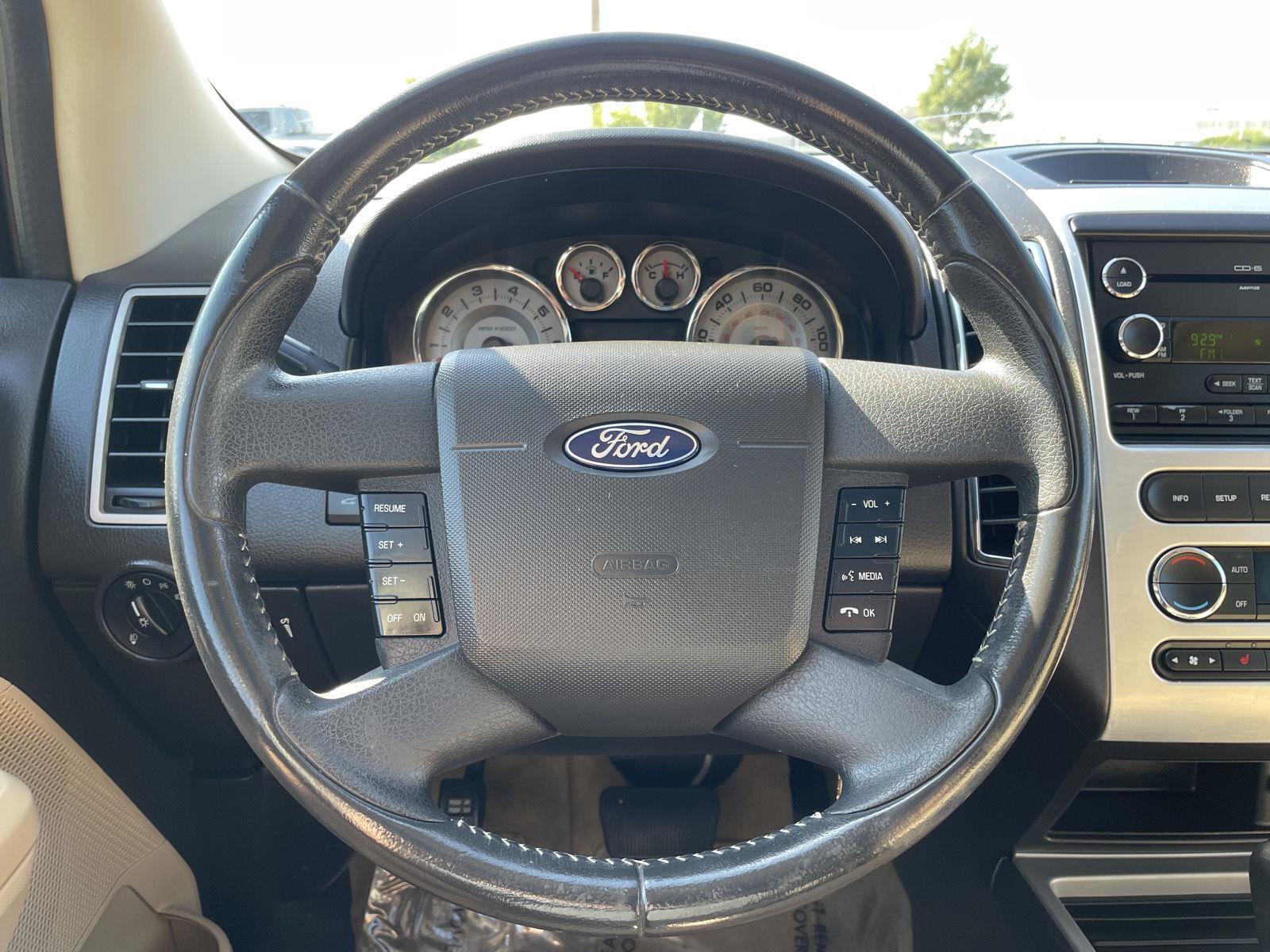 Vehicle photo 12