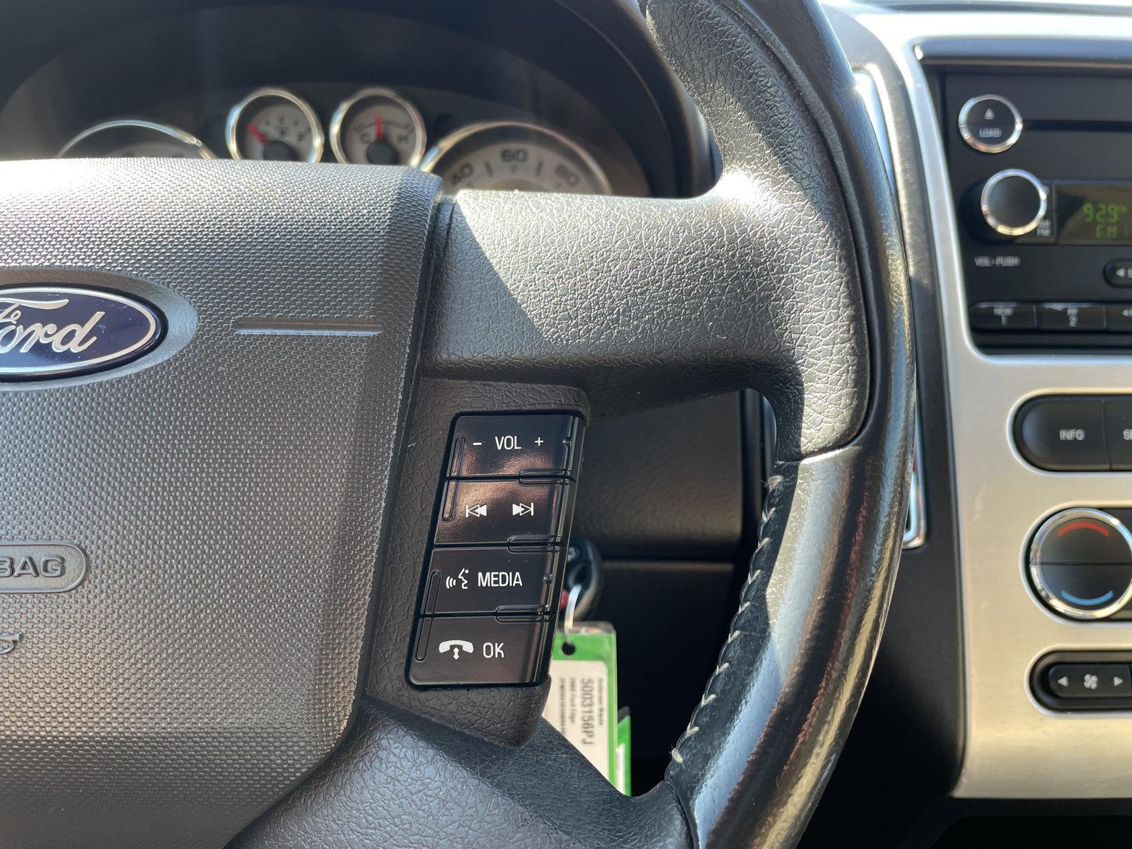 Vehicle photo 14