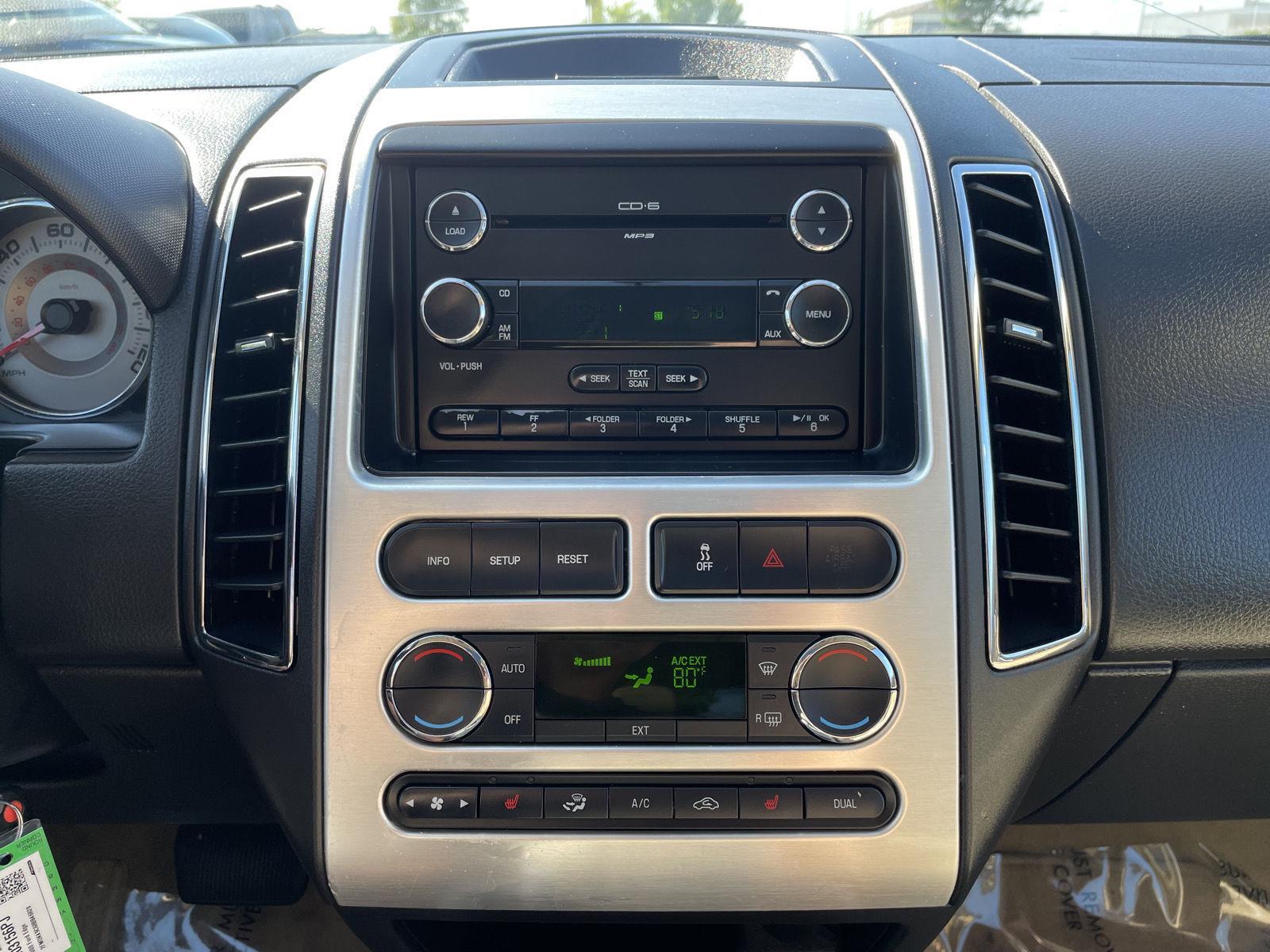 Vehicle photo 23