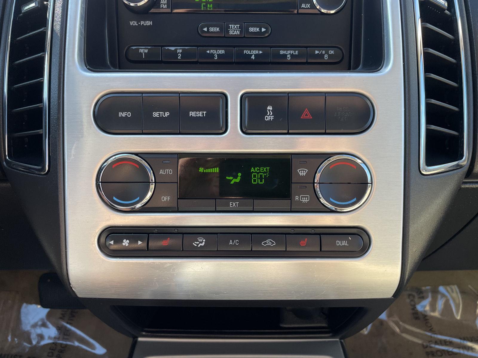 Vehicle photo 25