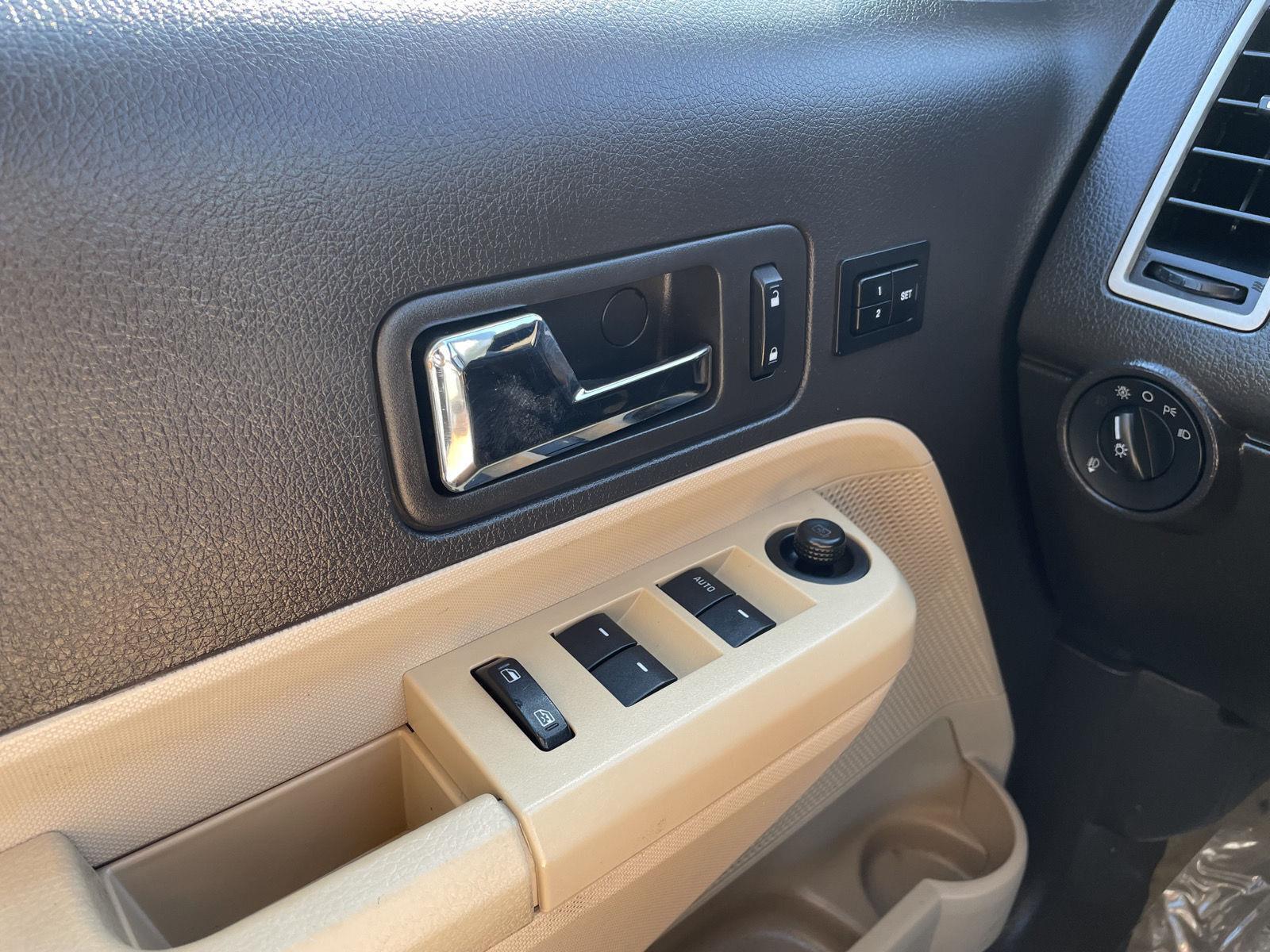Vehicle photo 27