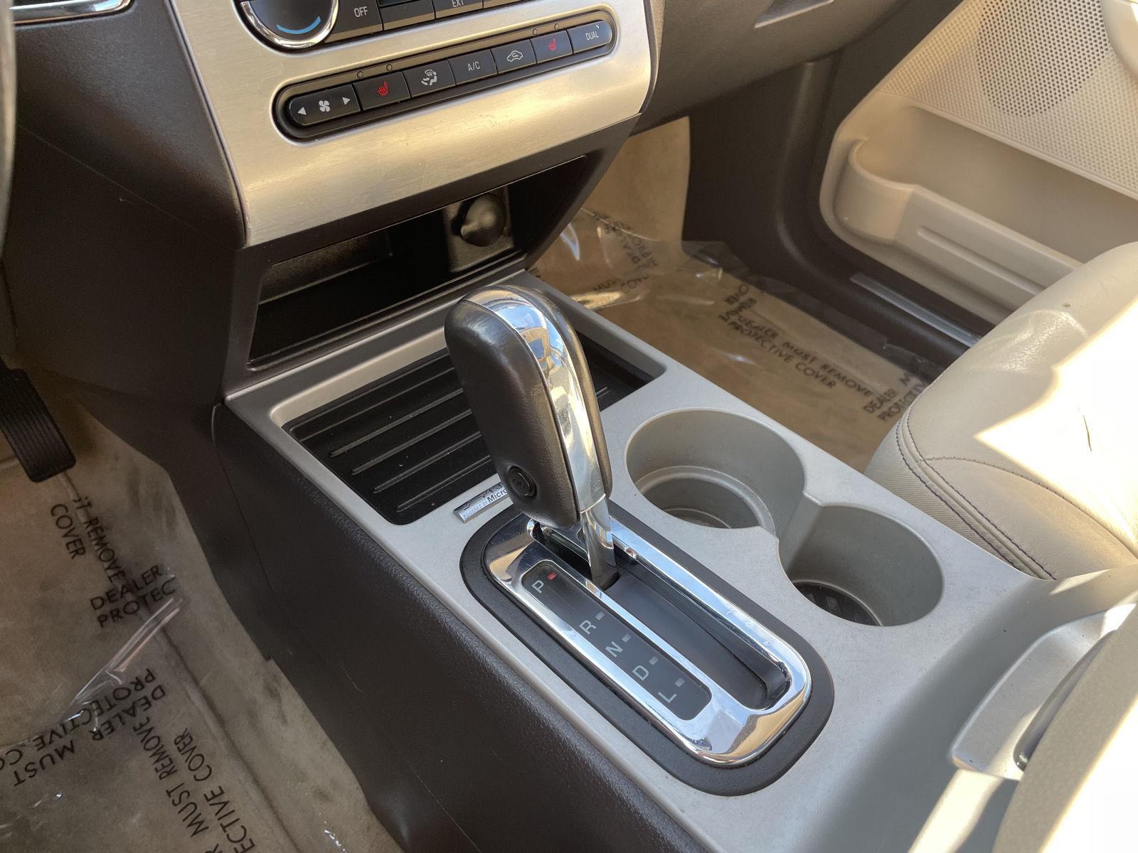 Vehicle photo 28