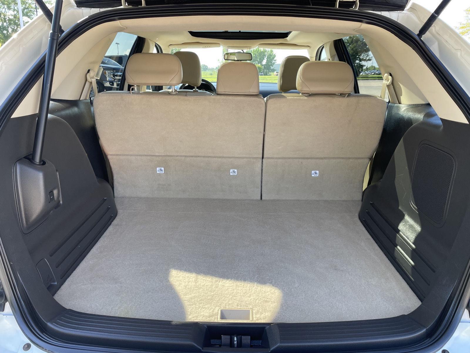 Vehicle photo 33