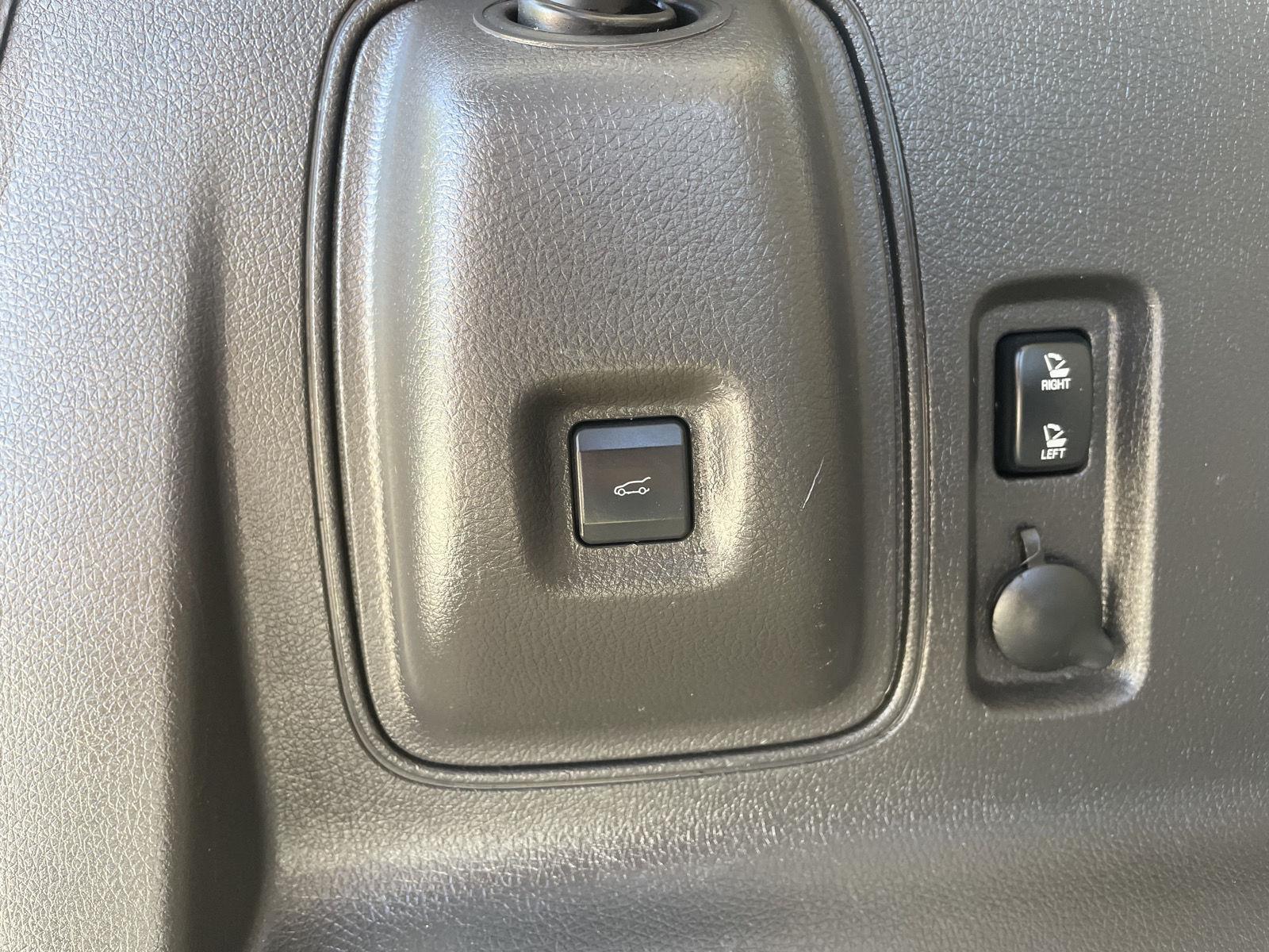 Vehicle photo 34