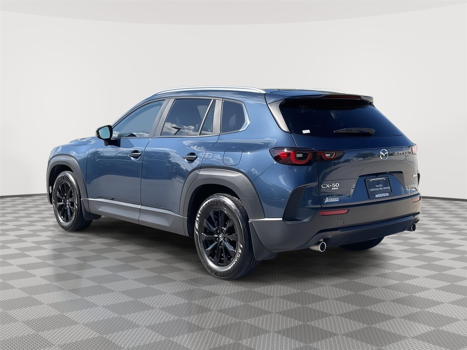 Vehicle photo 9