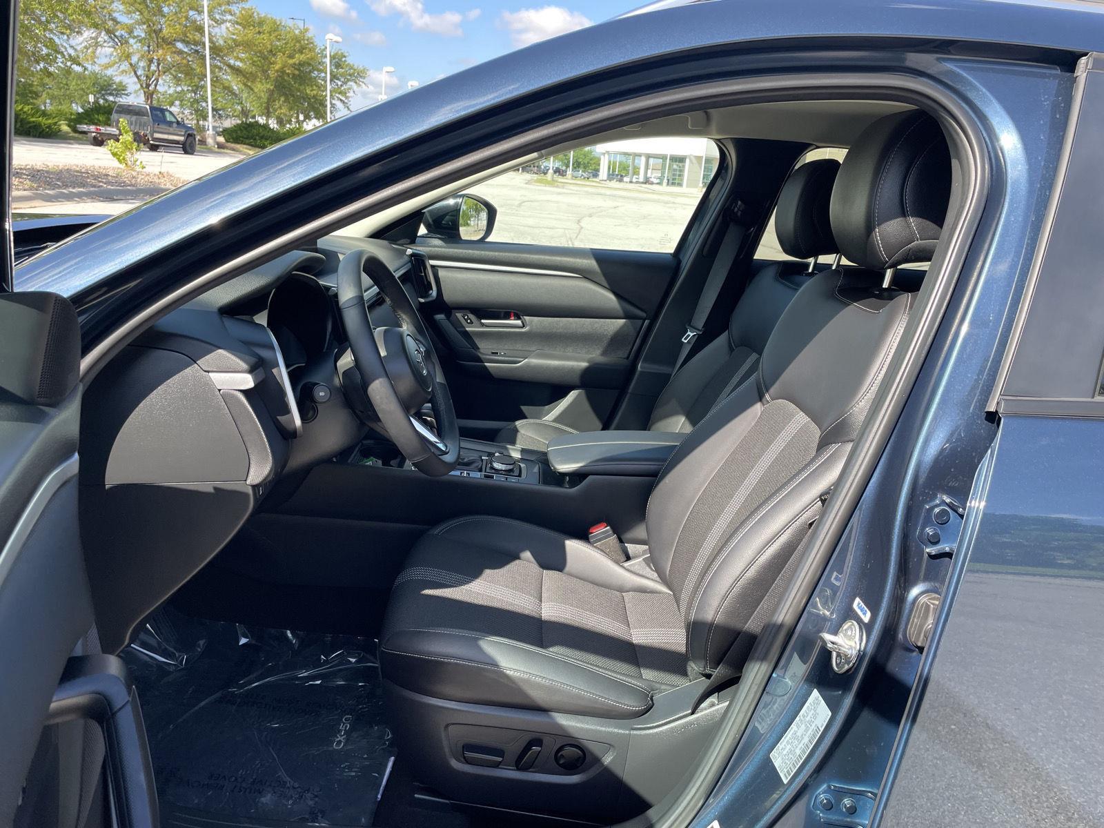Vehicle photo 17