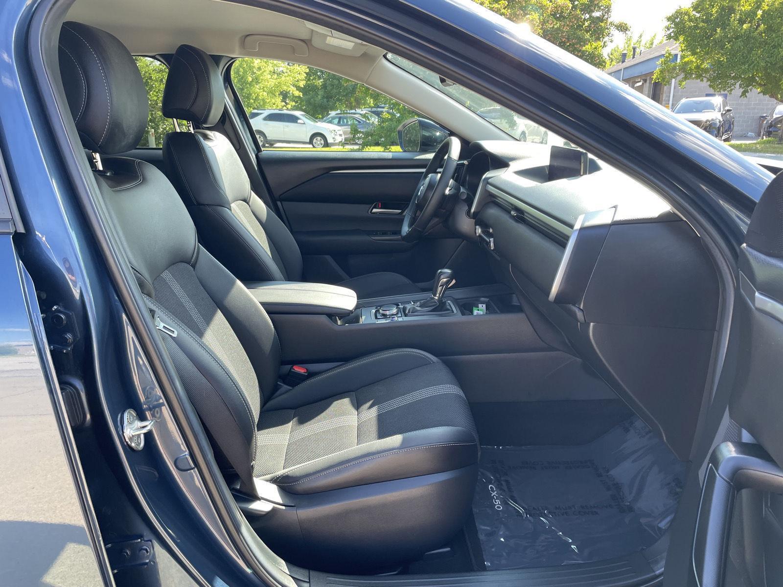 Vehicle photo 19